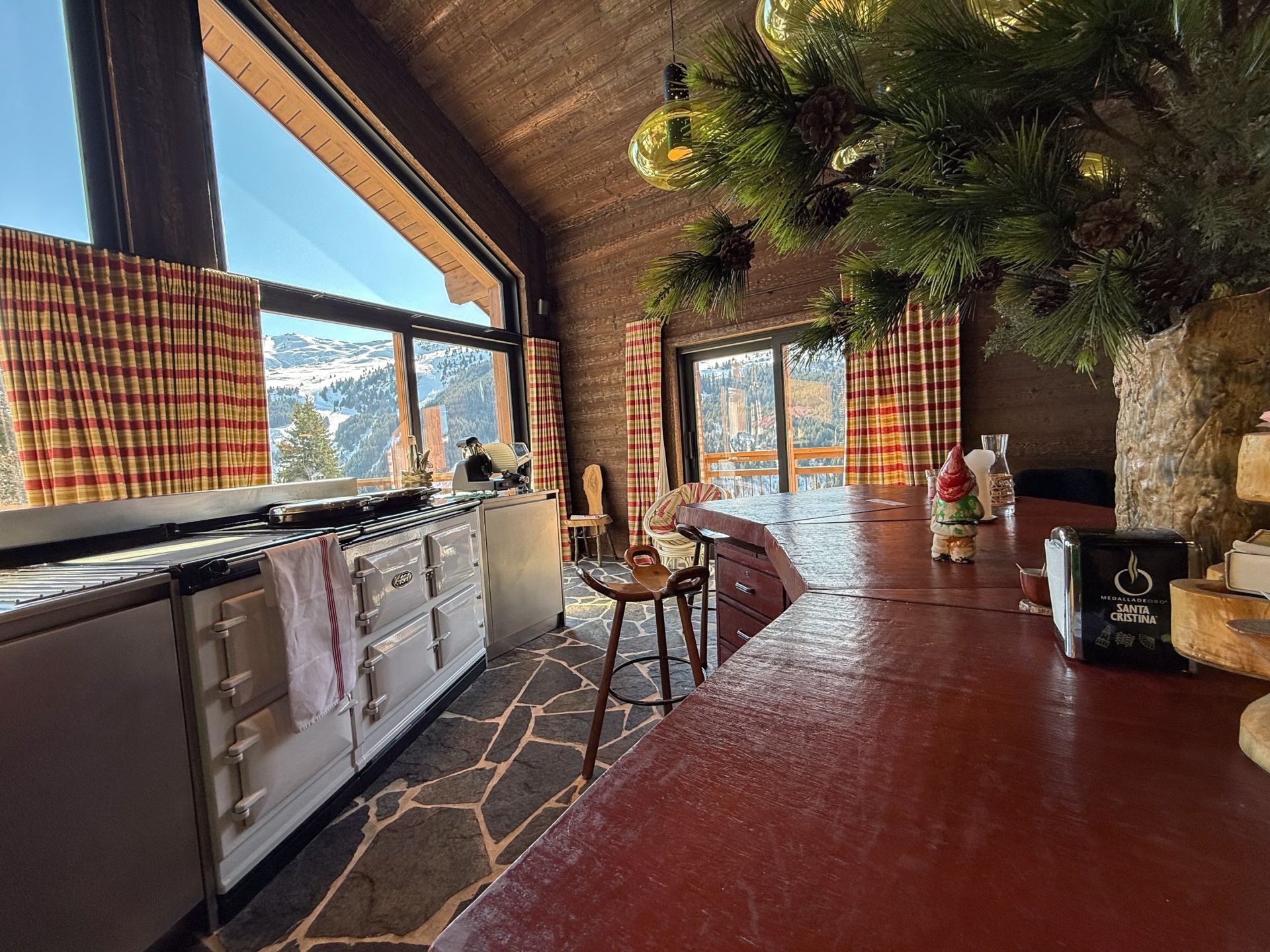 chalet de luxe 8 Pièces en location saisonnière sur MERIBEL LES ALLUES (73550)