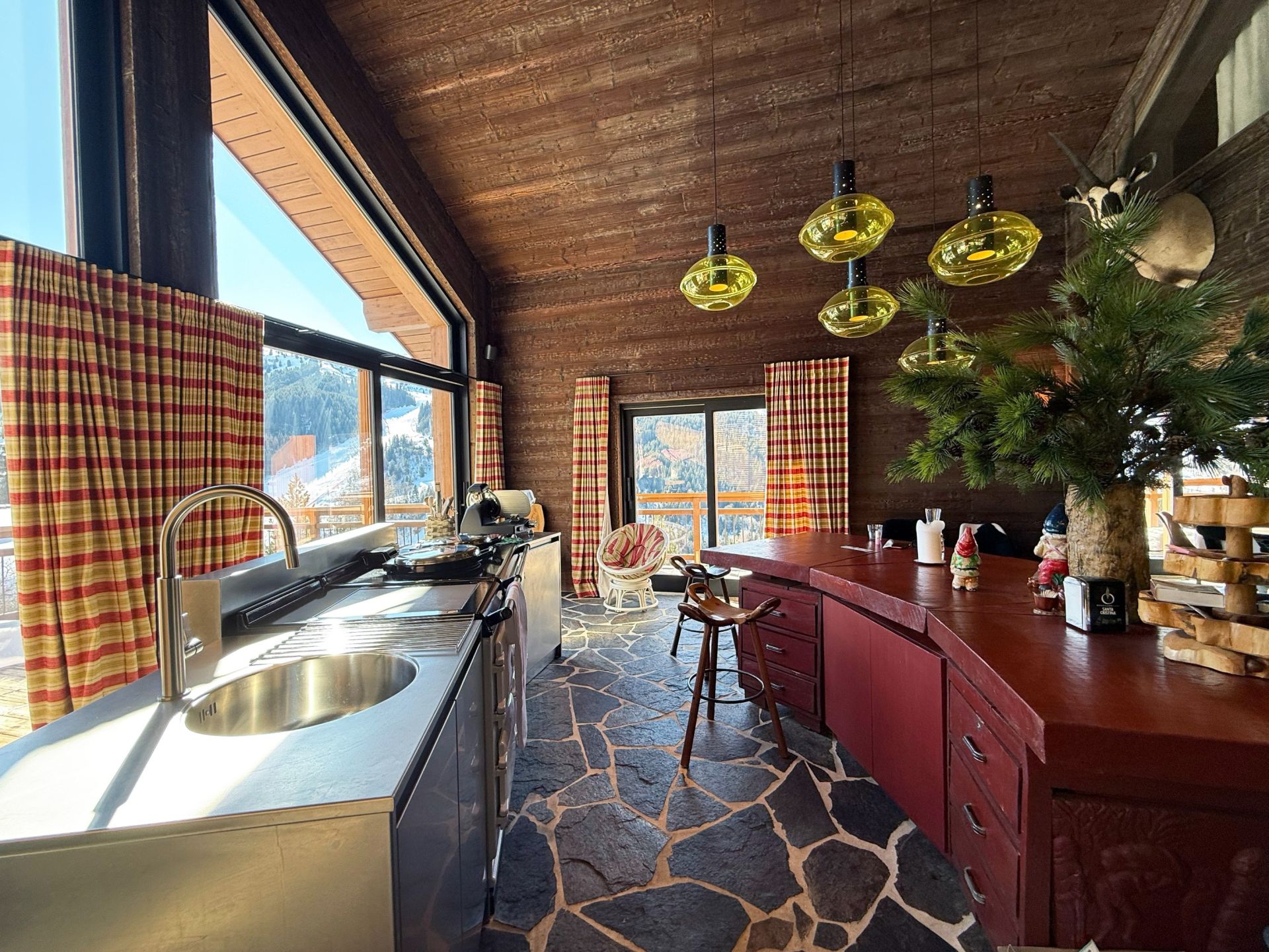 chalet de luxe 8 Pièces en location saisonnière sur MERIBEL LES ALLUES (73550)