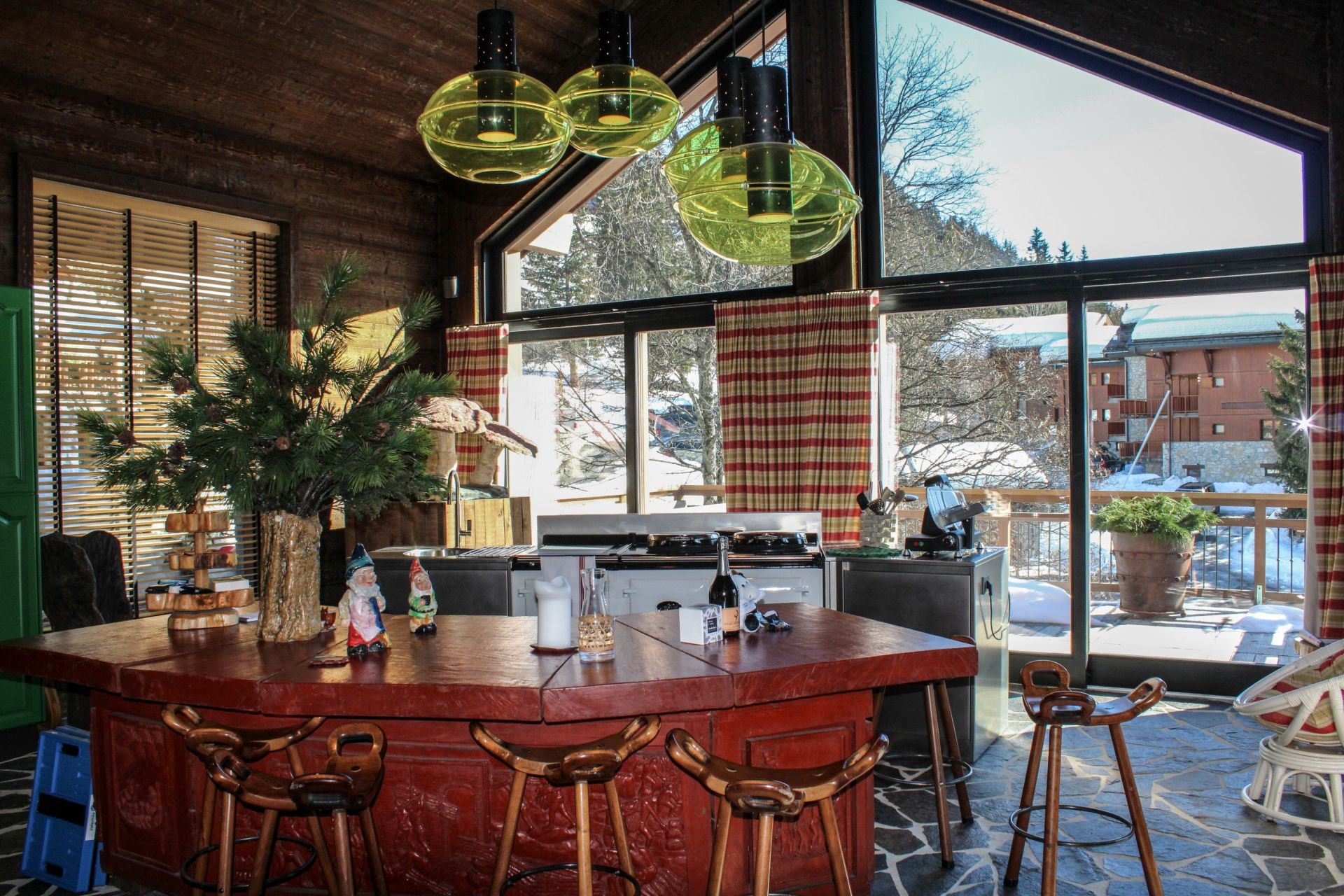 chalet de luxe 8 Pièces en location saisonnière sur MERIBEL LES ALLUES (73550)