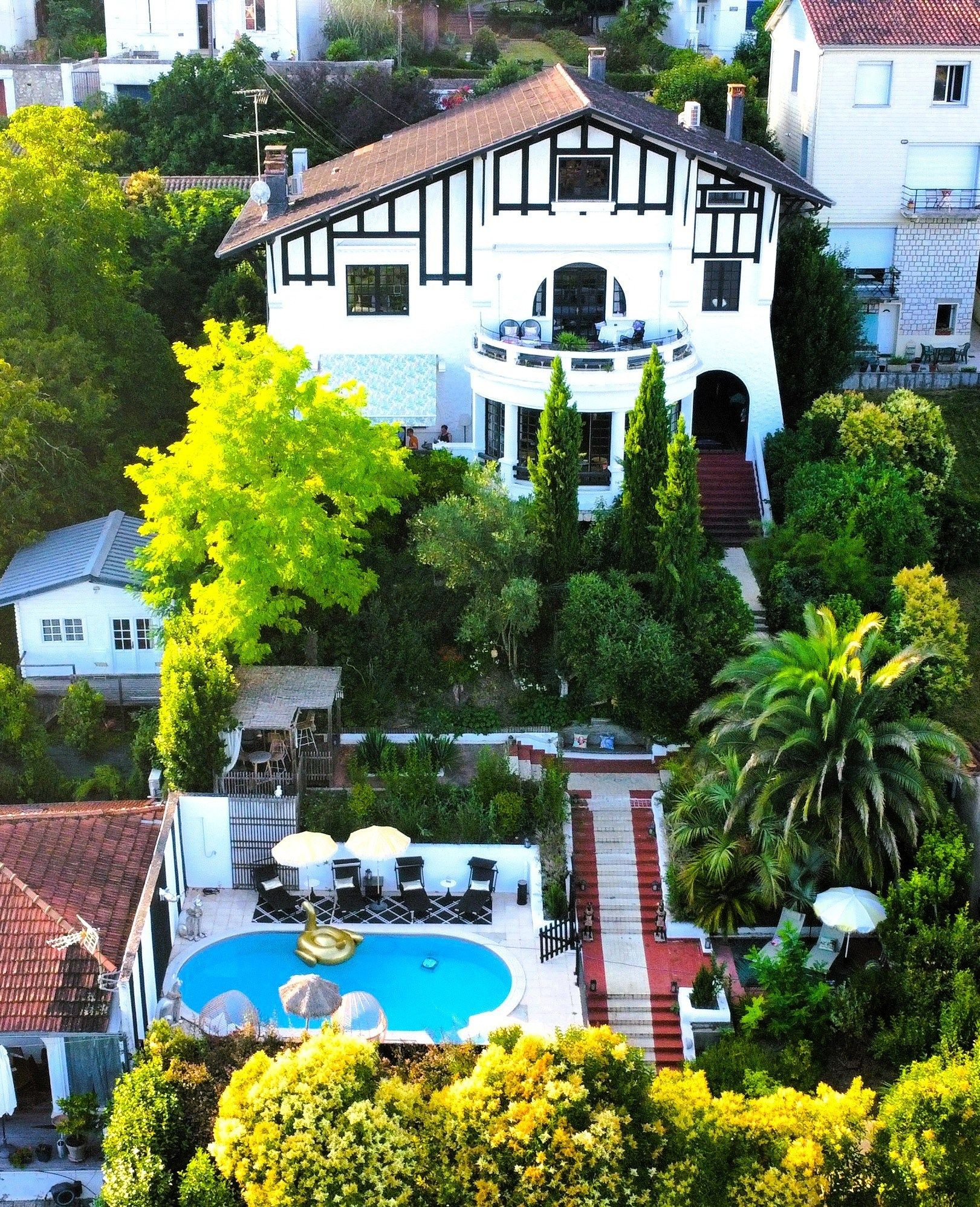 luxury house 10 Rooms for sale on AGEN (47000)