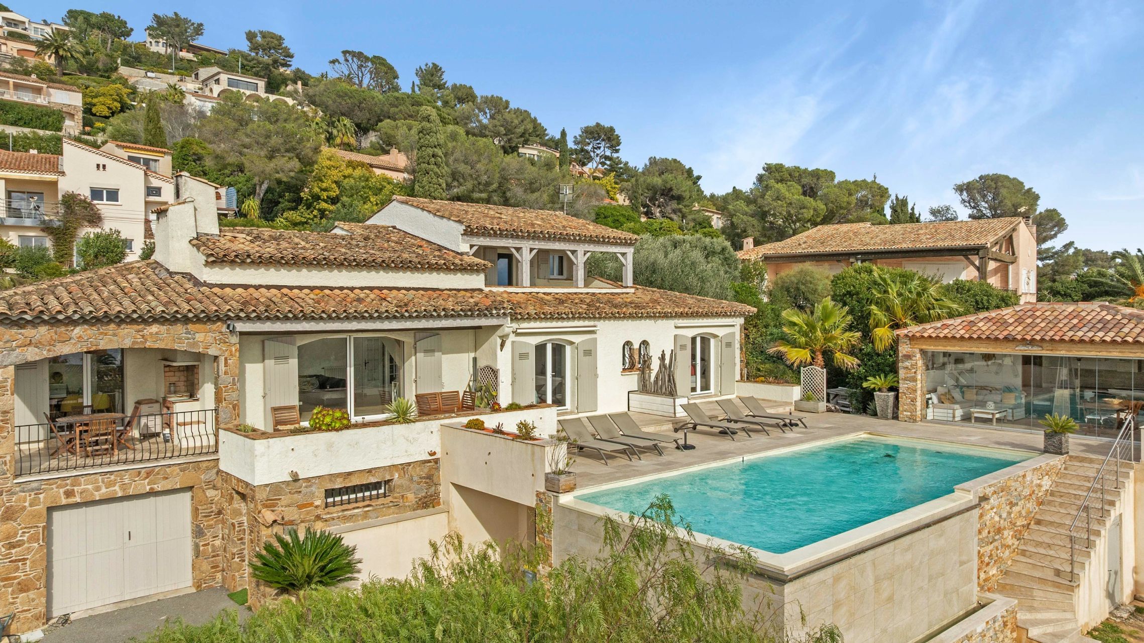 villa de luxe 10 Pièces en vente sur LES ISSAMBRES (83380)