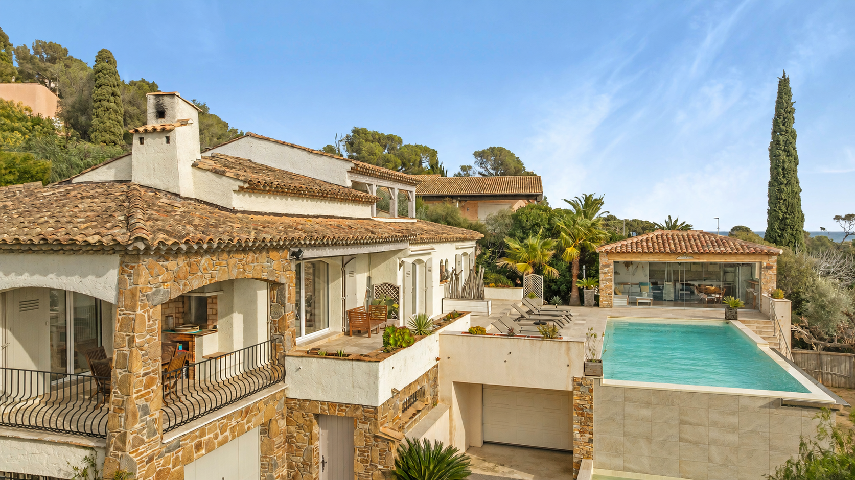 villa de luxe 10 Pièces en vente sur LES ISSAMBRES (83380)