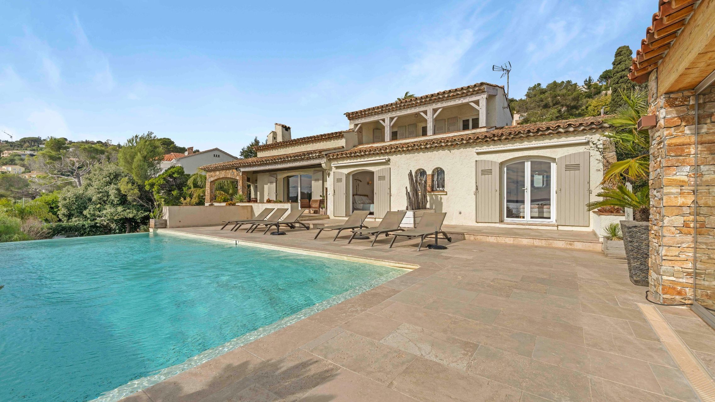 villa de luxe 10 Pièces en vente sur LES ISSAMBRES (83380)