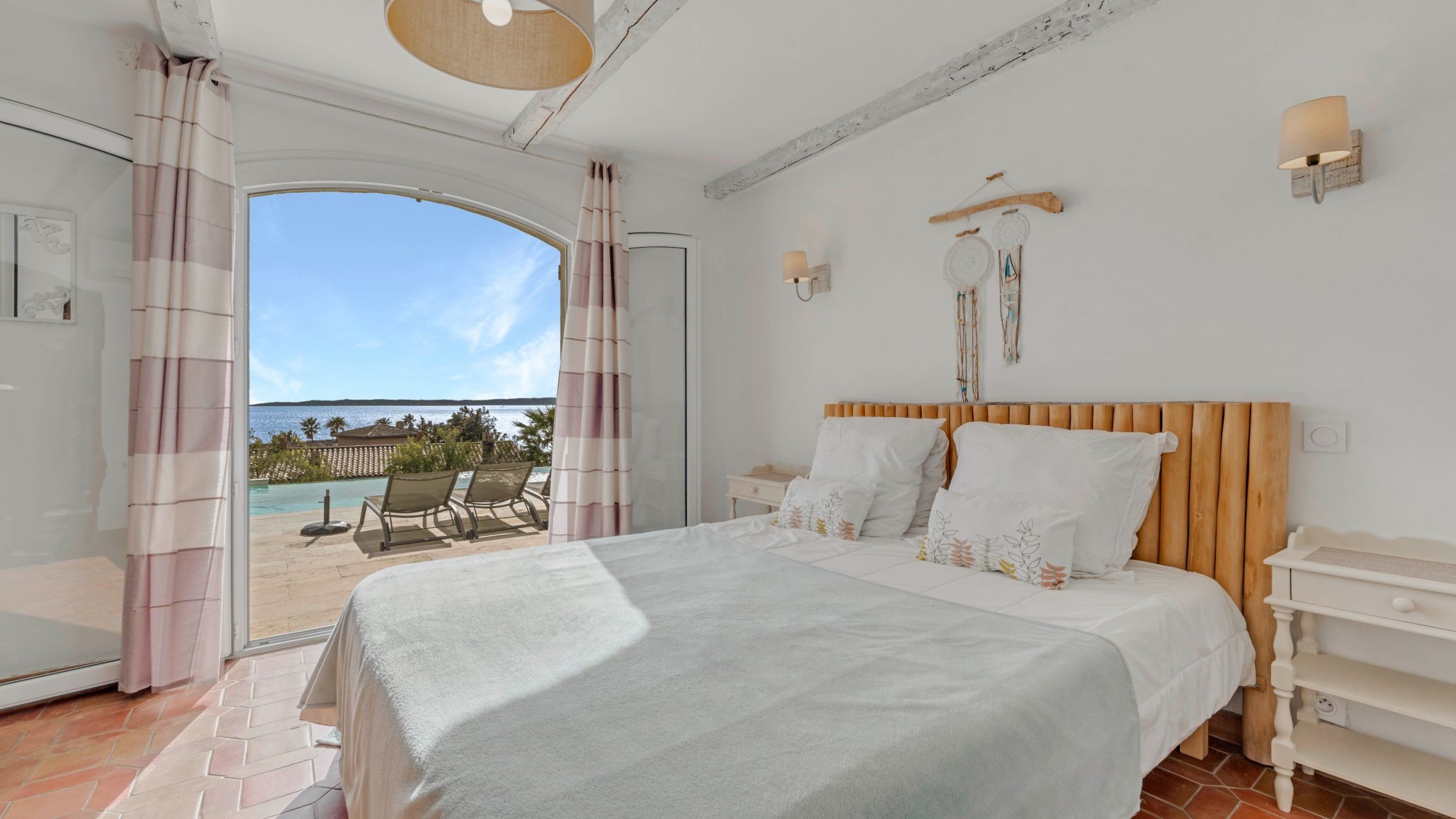 luxury villa 10 Rooms for sale on LES ISSAMBRES (83380)