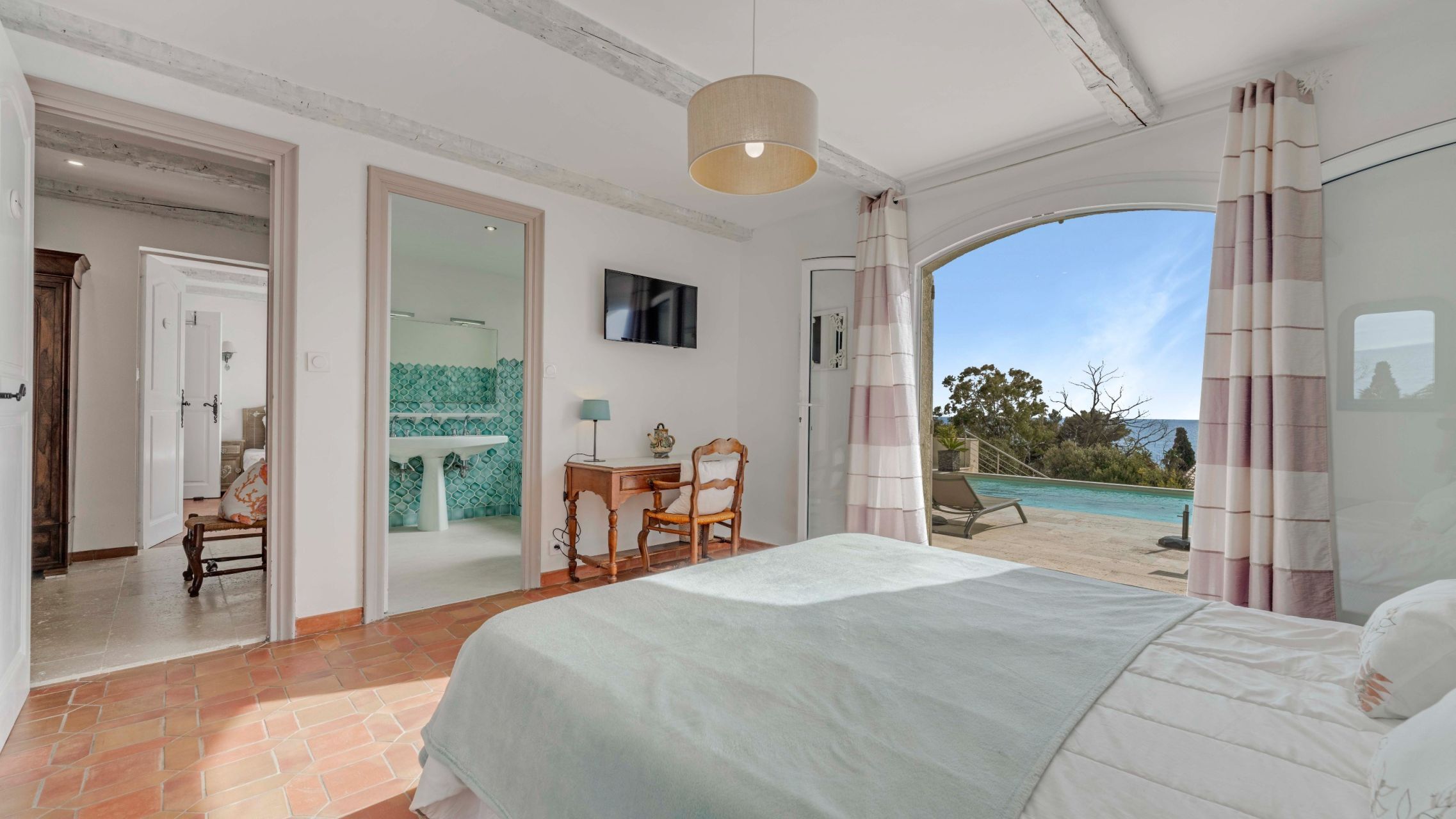 villa de luxe 10 Pièces en vente sur LES ISSAMBRES (83380)