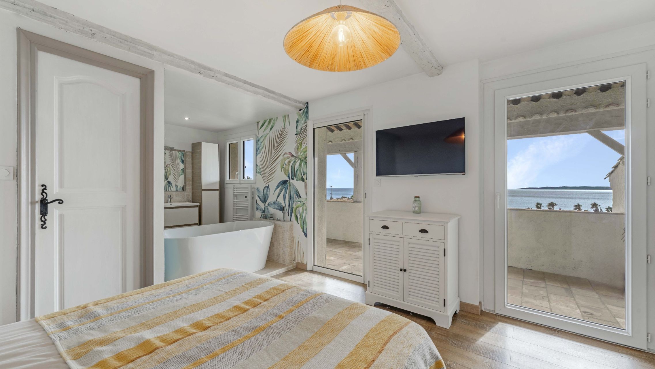 villa de luxe 10 Pièces en vente sur LES ISSAMBRES (83380)