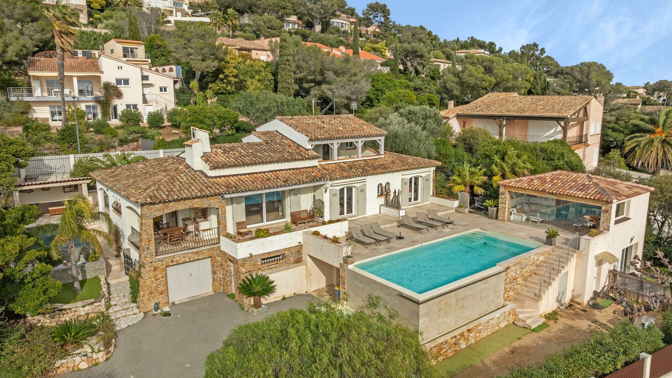 villa de luxe 10 Pièces en vente sur LES ISSAMBRES (83380)