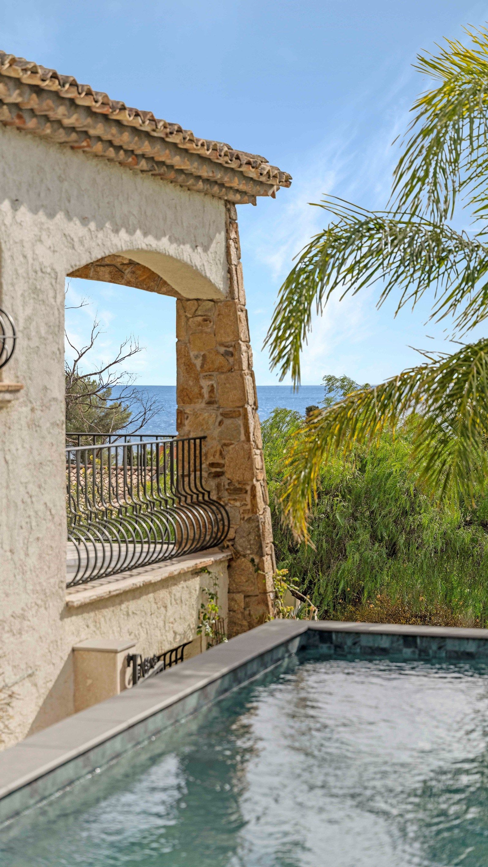 villa de luxe 10 Pièces en vente sur LES ISSAMBRES (83380)