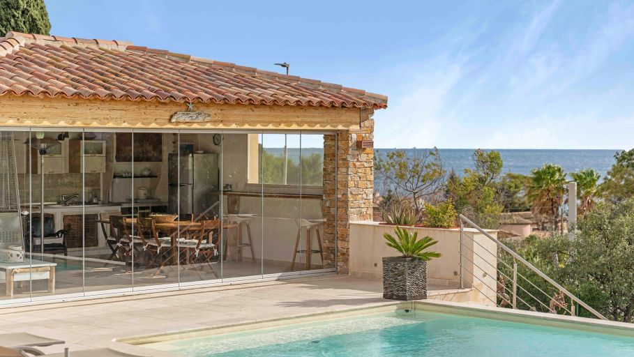 luxury villa 10 Rooms for sale on LES ISSAMBRES (83380)