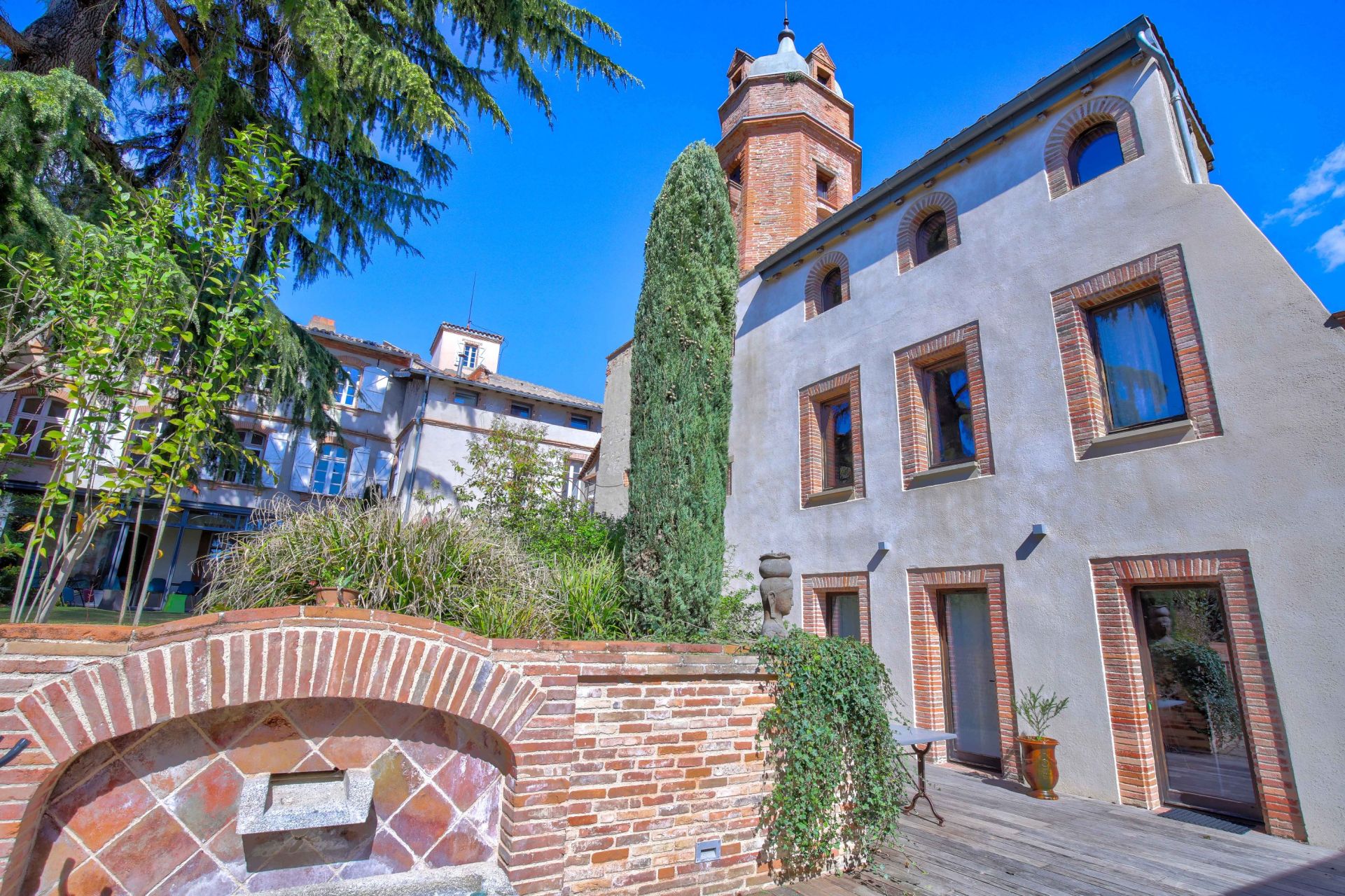 luxury house 15 Rooms for sale on LAVAUR (81500)
