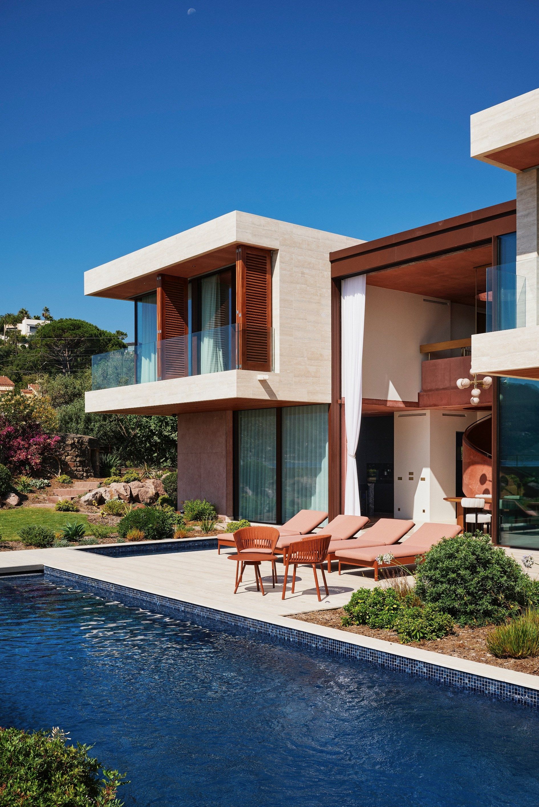 contemporary house 10 Rooms for sale on MANDELIEU LA NAPOULE (06210)
