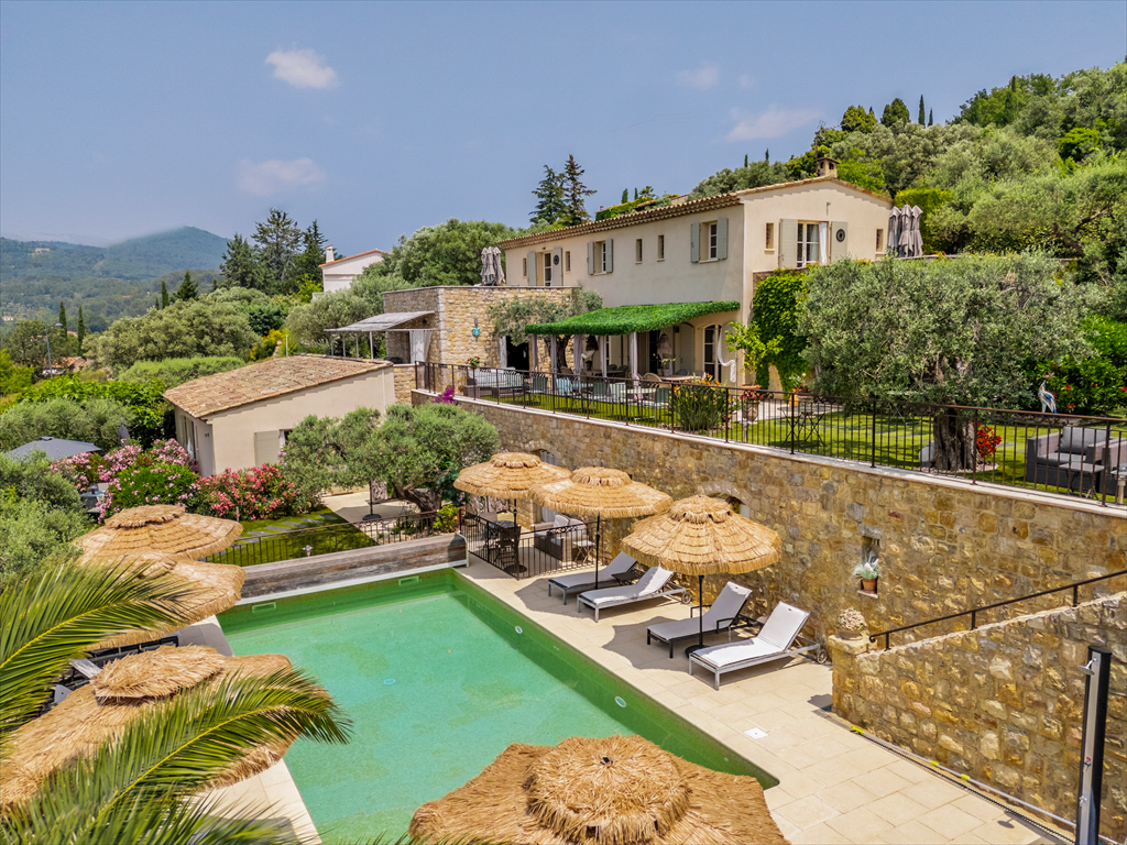 luxury provencale house 10 Rooms for sale on FAYENCE (83440)
