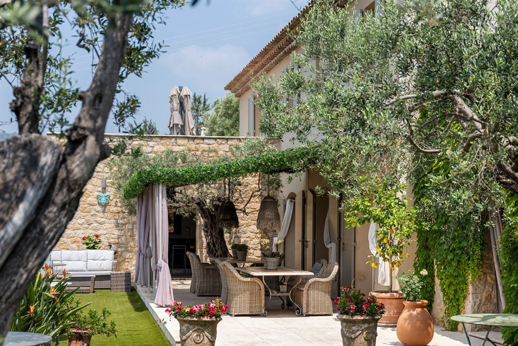 luxury provencale house 10 Rooms for sale on FAYENCE (83440)