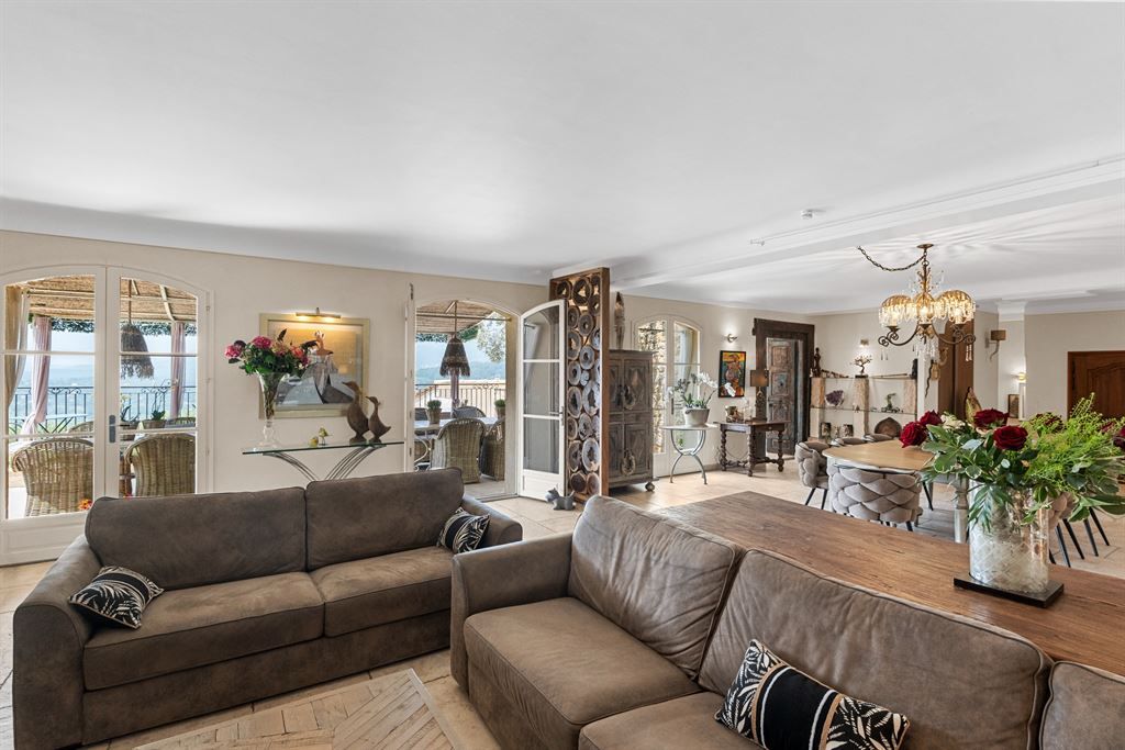 luxury provencale house 10 Rooms for sale on FAYENCE (83440)
