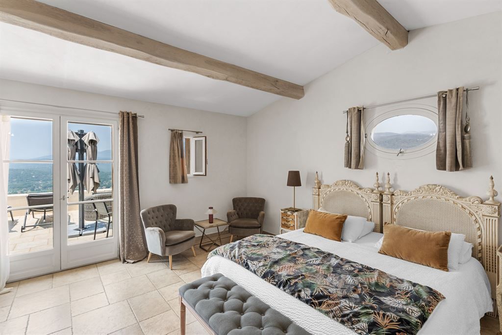 luxury provencale house 10 Rooms for sale on FAYENCE (83440)
