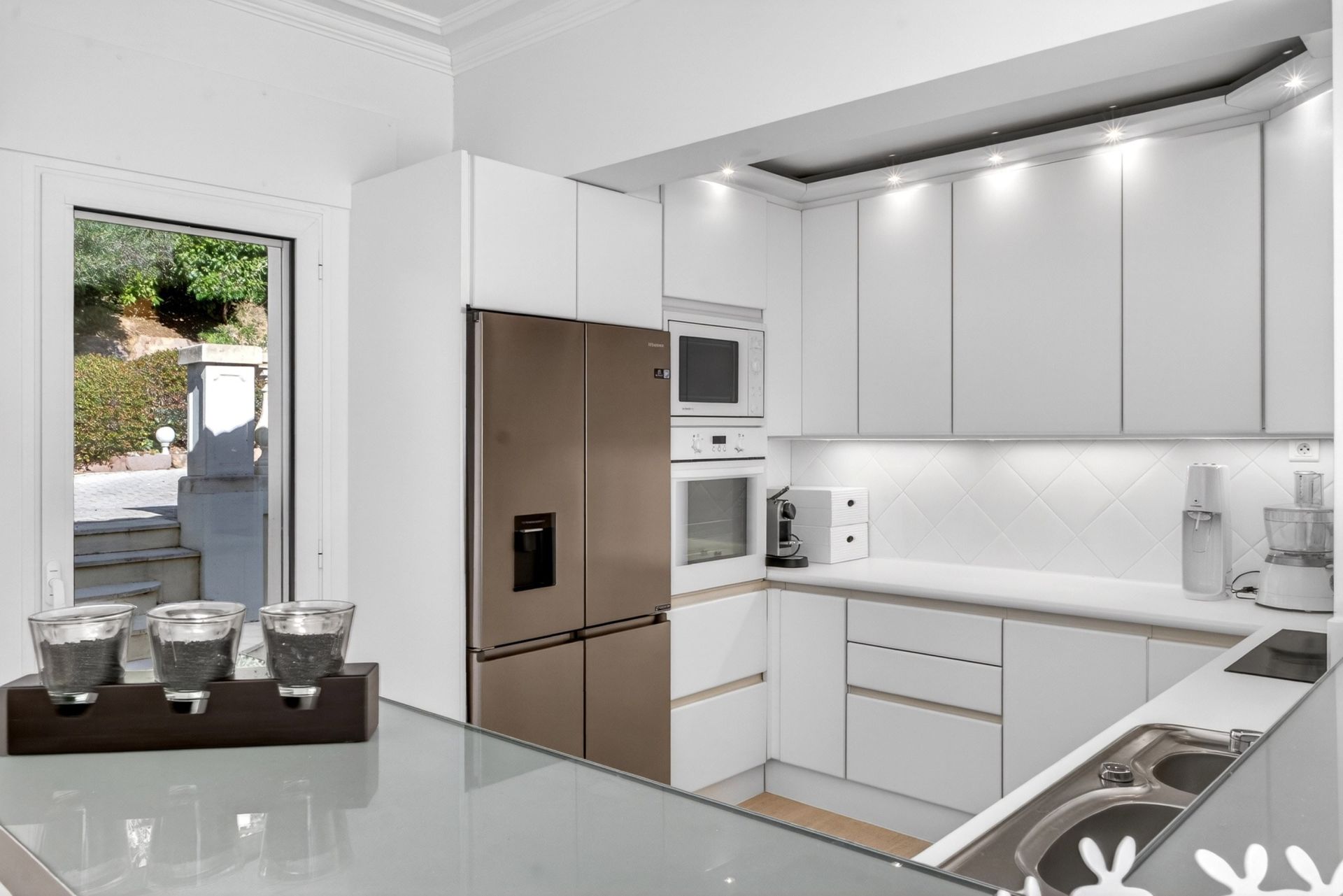 luxury villa 7 Rooms for sale on ANTHEOR (83530)