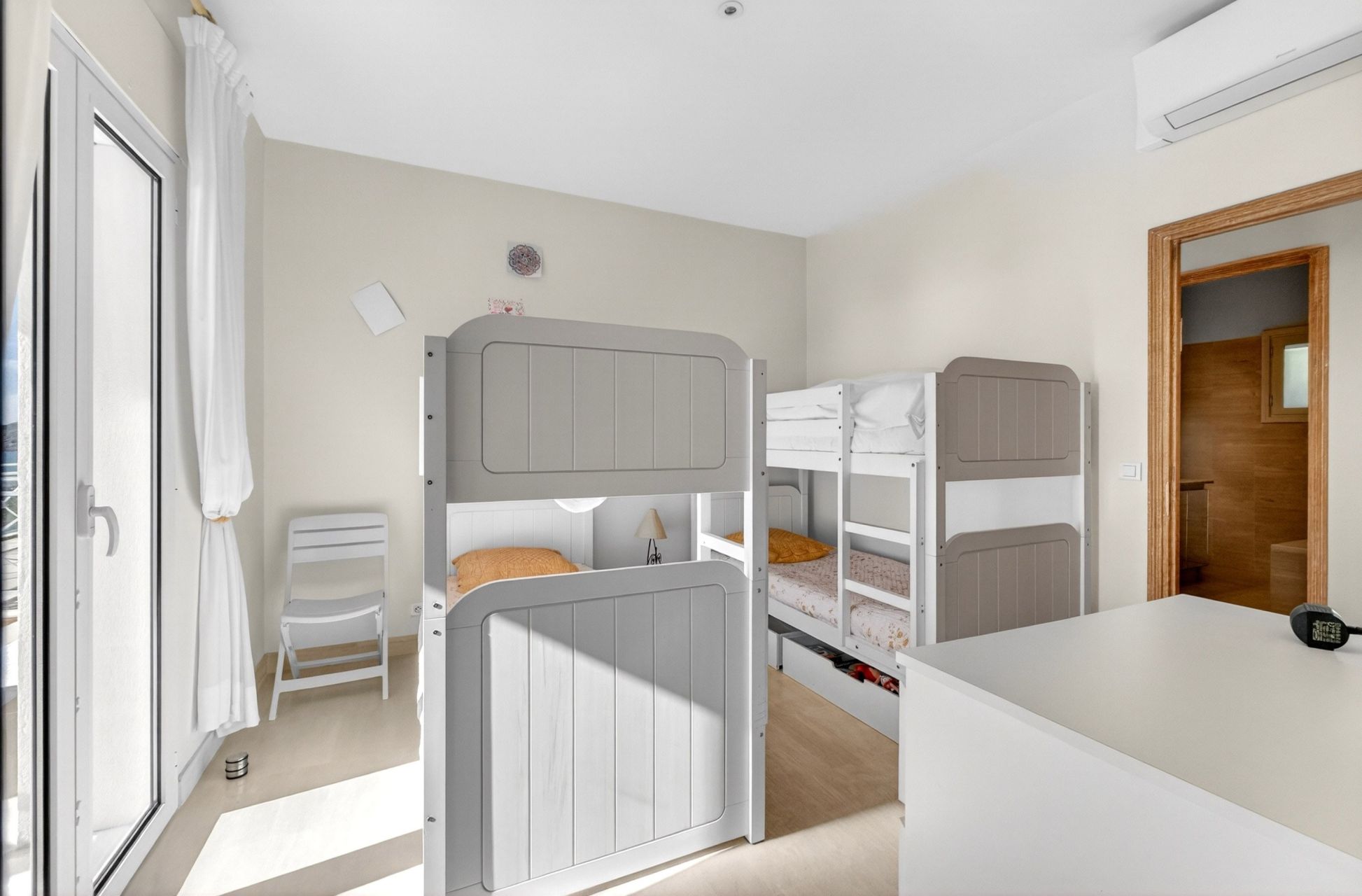 luxury villa 7 Rooms for sale on ANTHEOR (83530)