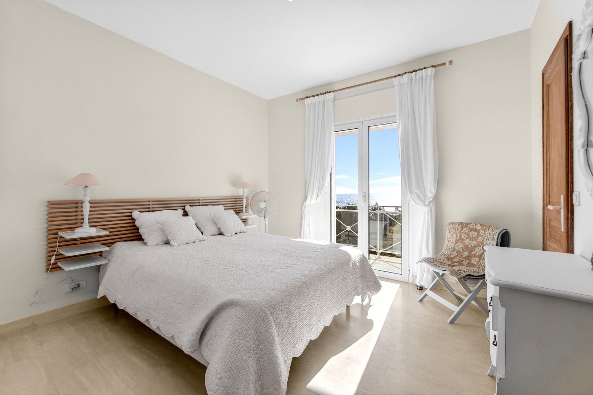 luxury villa 7 Rooms for sale on ANTHEOR (83530)