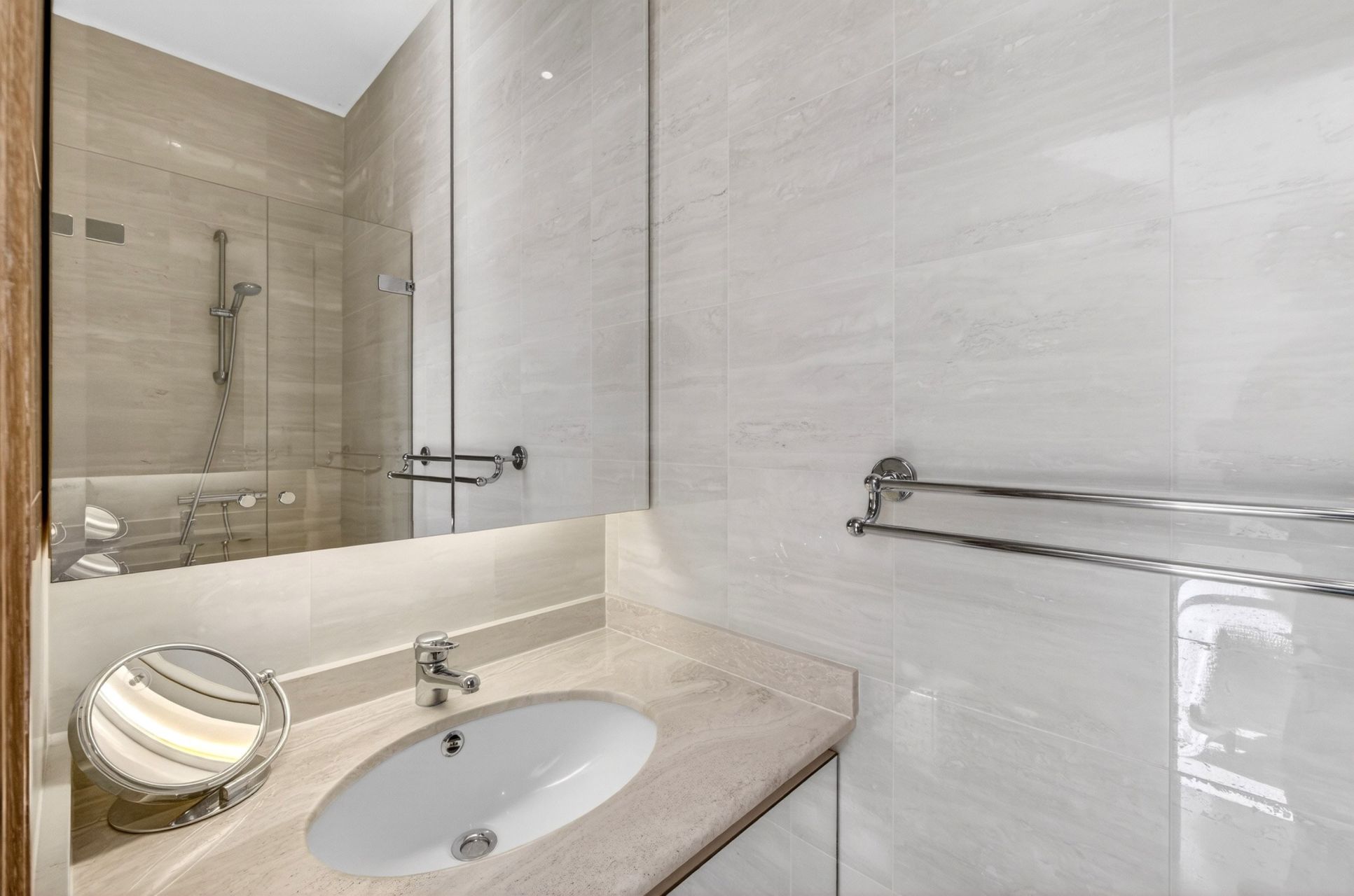 luxury villa 7 Rooms for sale on ANTHEOR (83530)