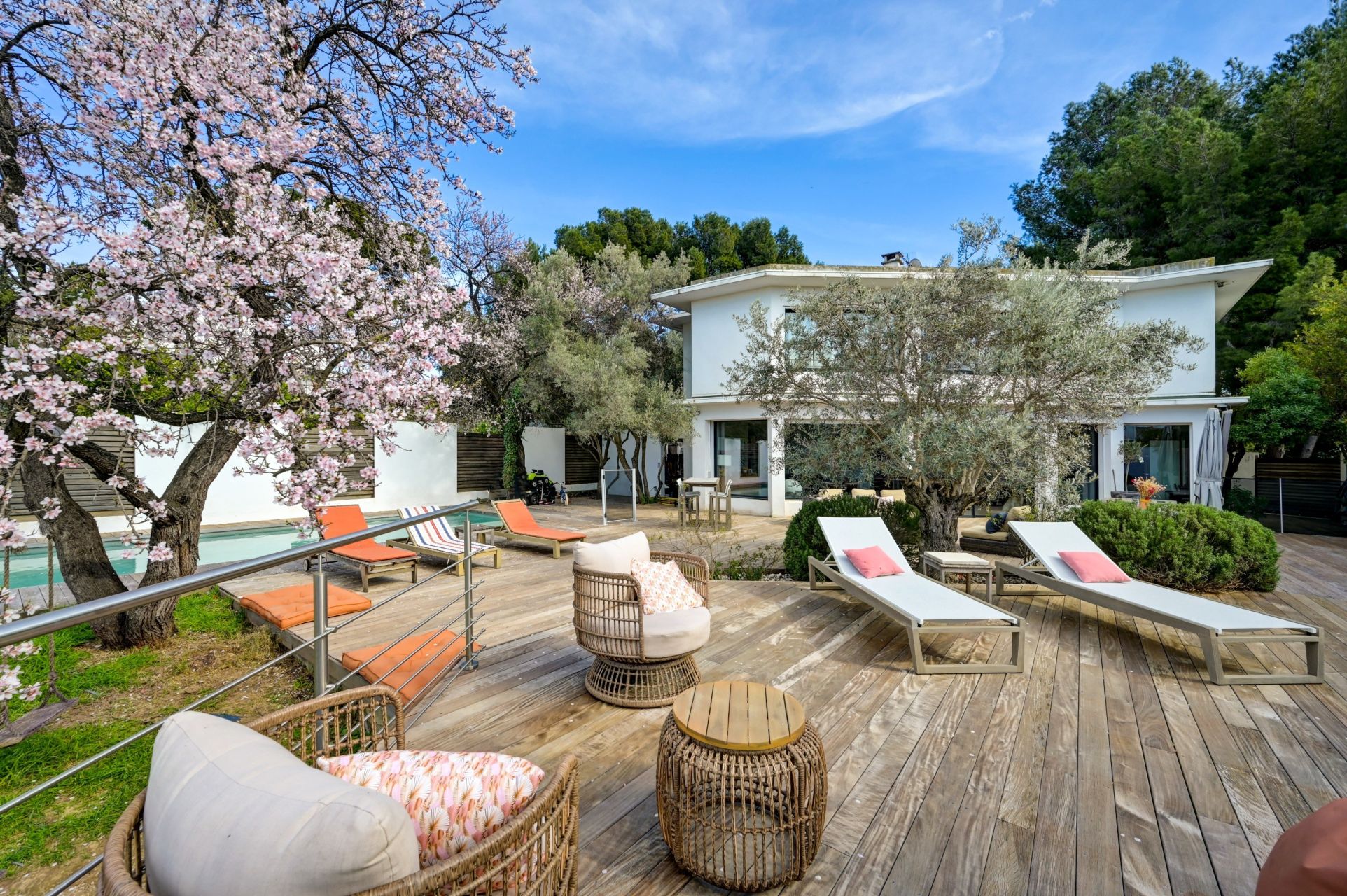 luxury house 10 Rooms for sale on MARSEILLE (13012)