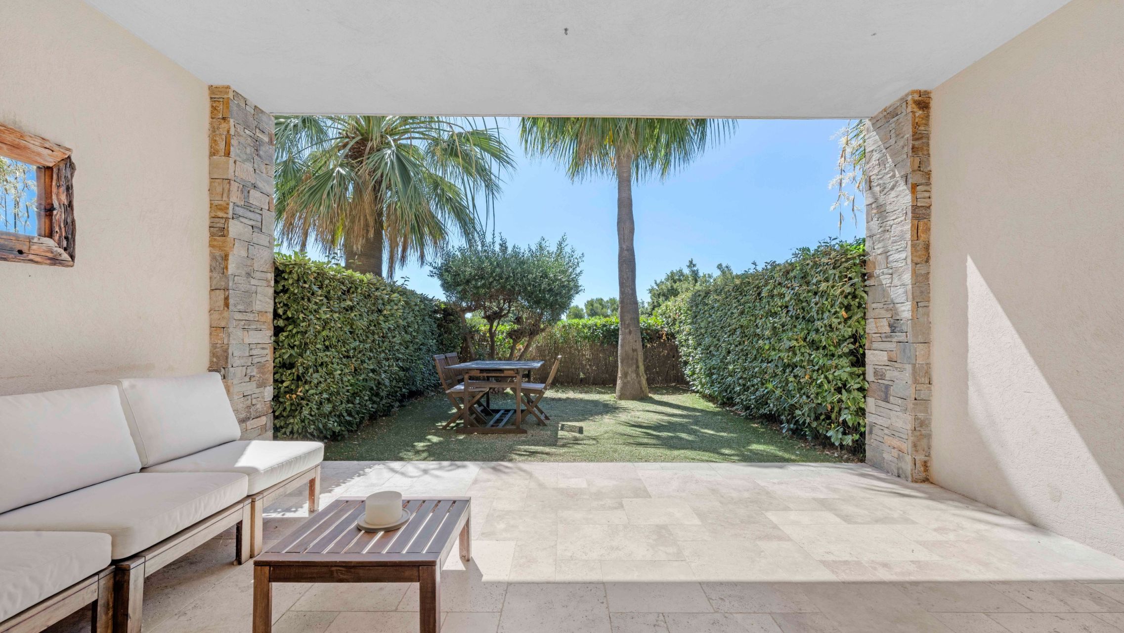 luxury apartment 3 Rooms for sale on LES ISSAMBRES (83380)