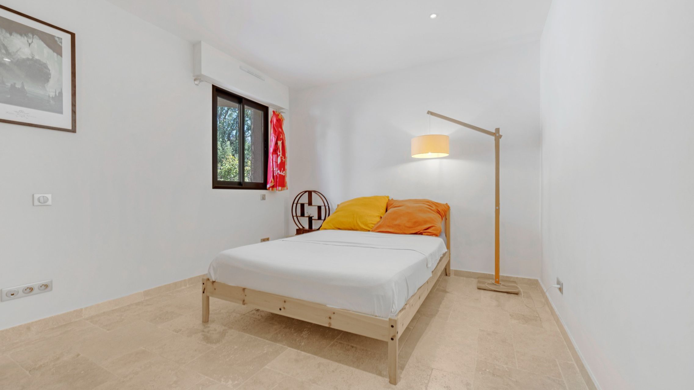 luxury apartment 3 Rooms for sale on LES ISSAMBRES (83380)