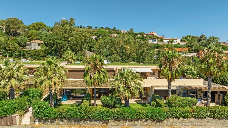 luxury apartment 3 Rooms for sale on LES ISSAMBRES (83380)