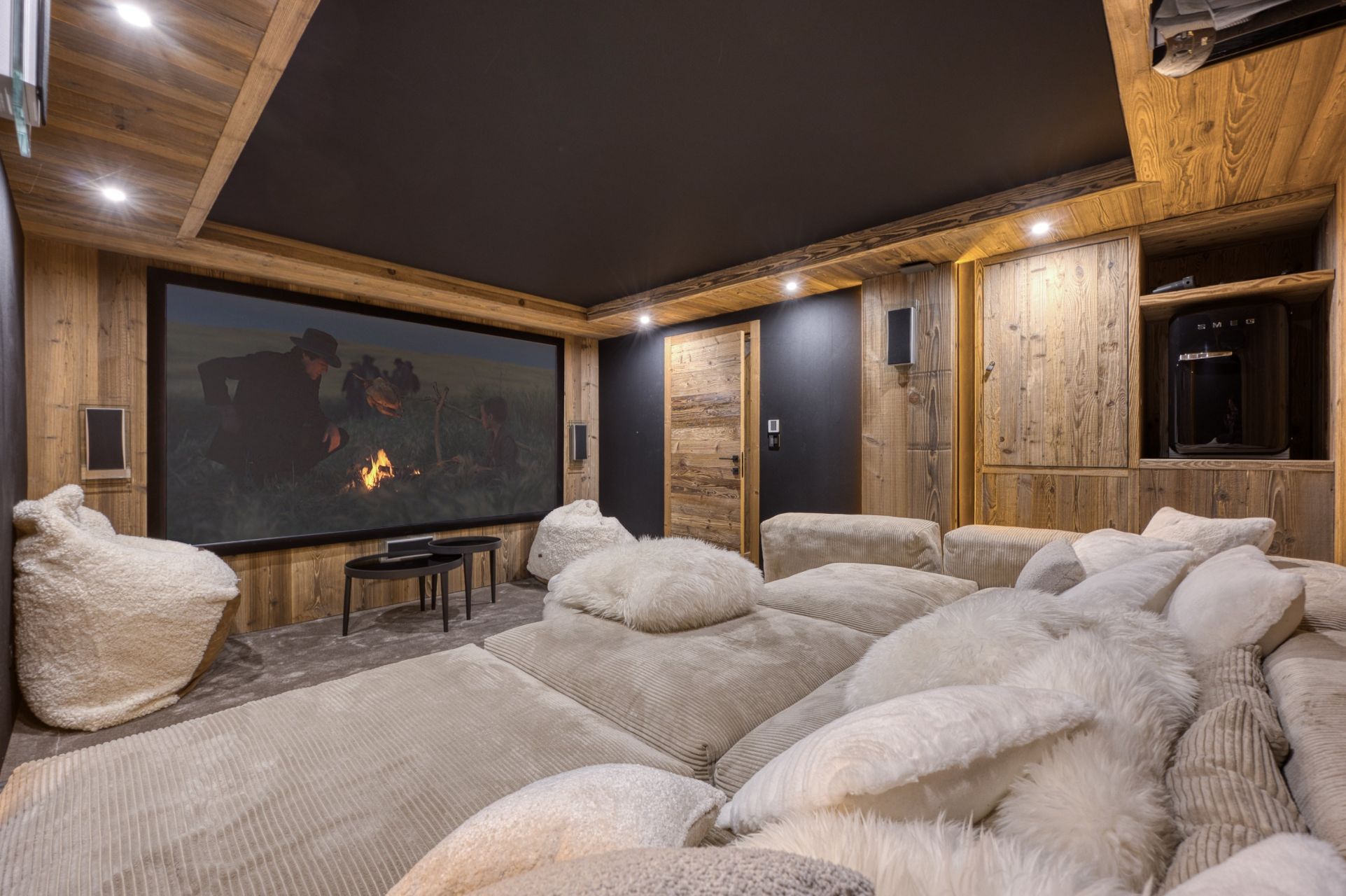luxury chalet 8 Rooms for seasonal rent on MEGEVE (74120)