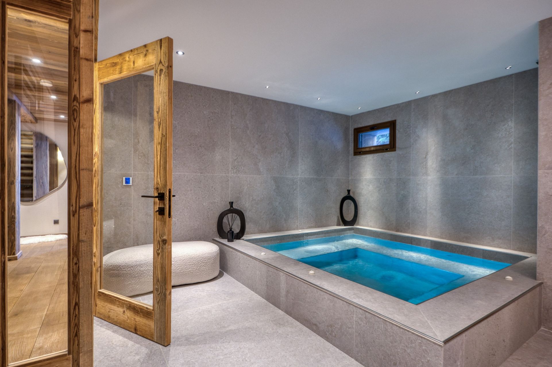 luxury chalet 8 Rooms for seasonal rent on MEGEVE (74120)