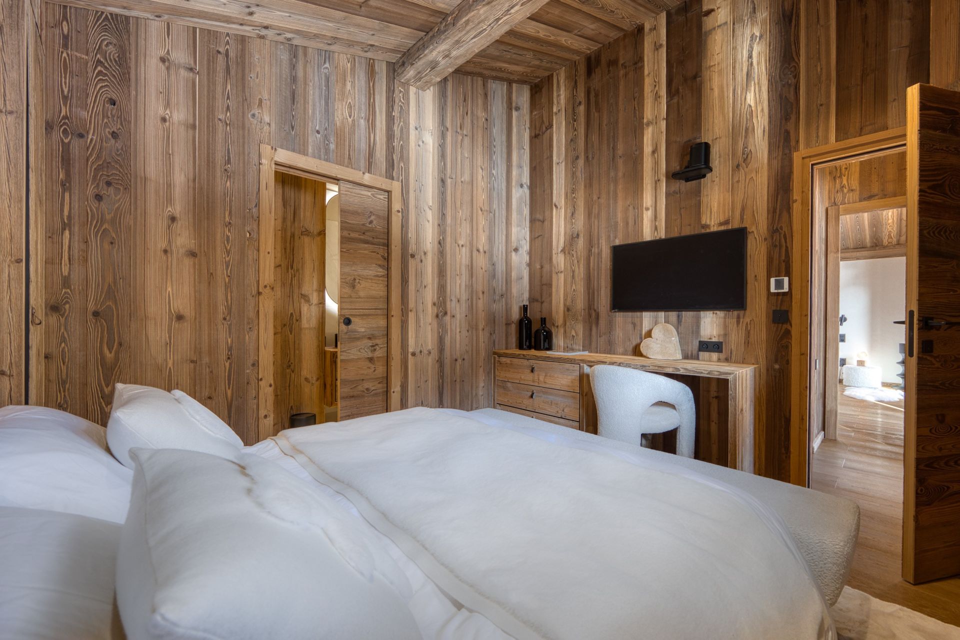 luxury chalet 8 Rooms for seasonal rent on MEGEVE (74120)