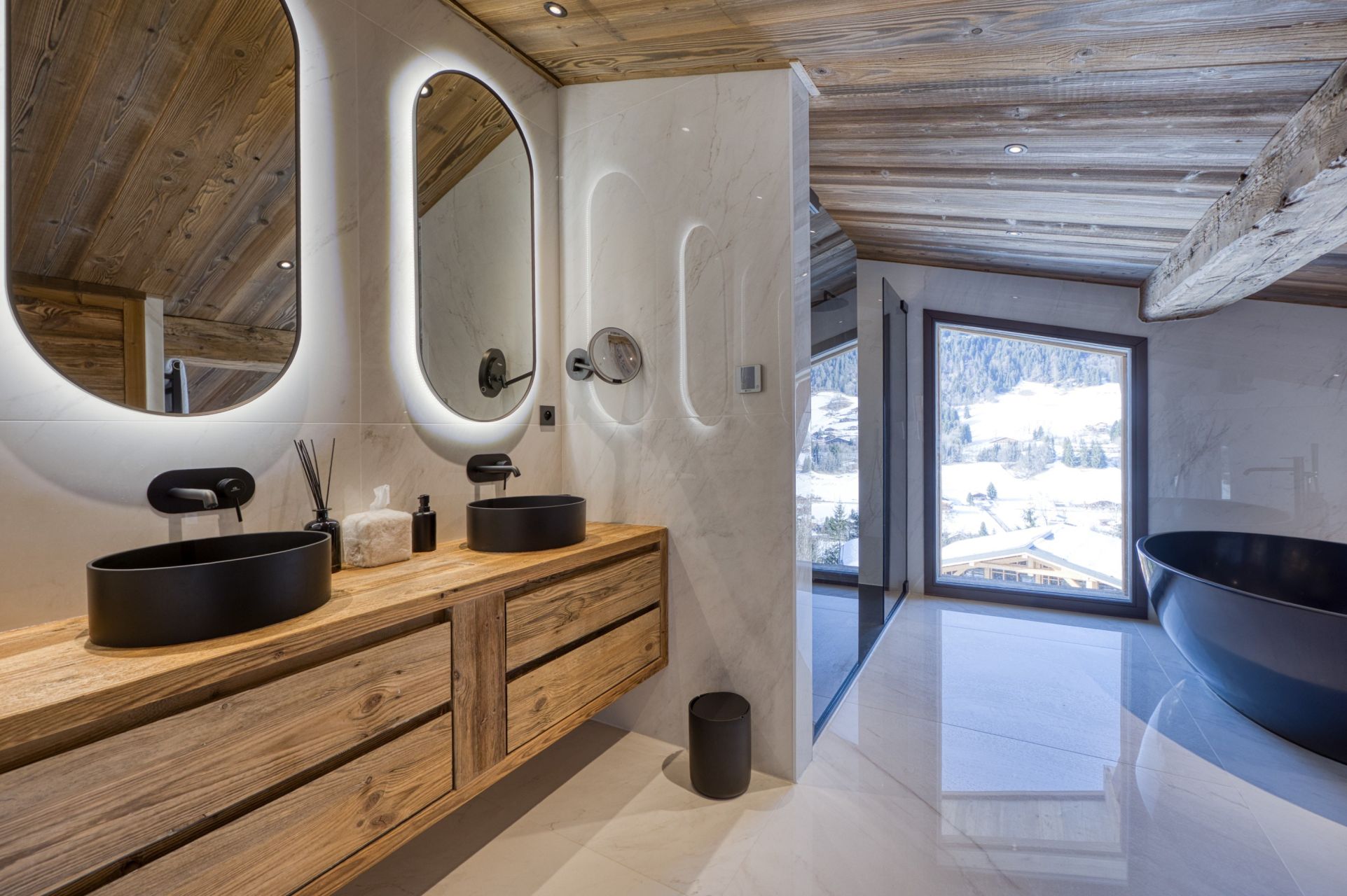 luxury chalet 8 Rooms for seasonal rent on MEGEVE (74120)