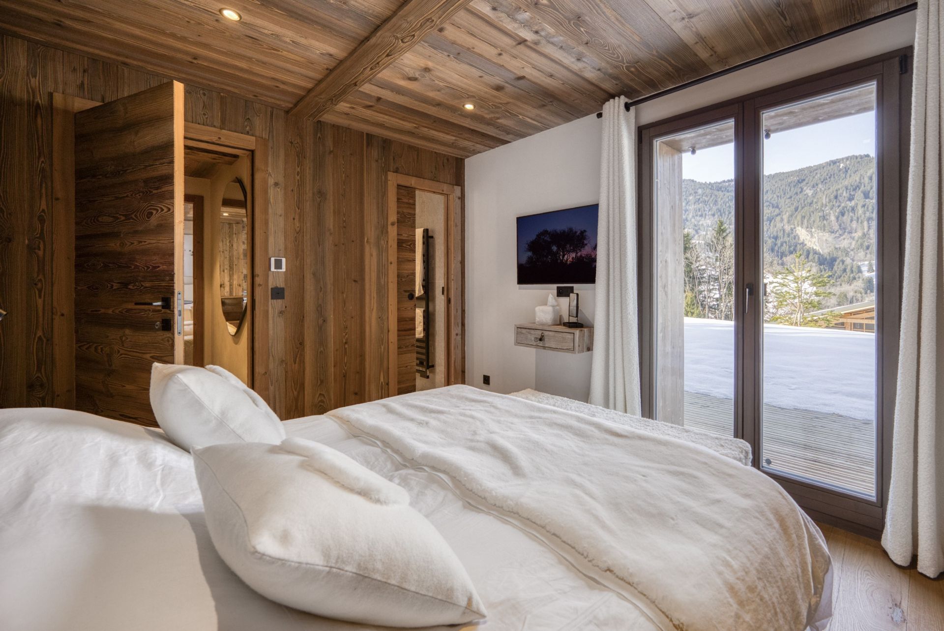 luxury chalet 8 Rooms for seasonal rent on MEGEVE (74120)