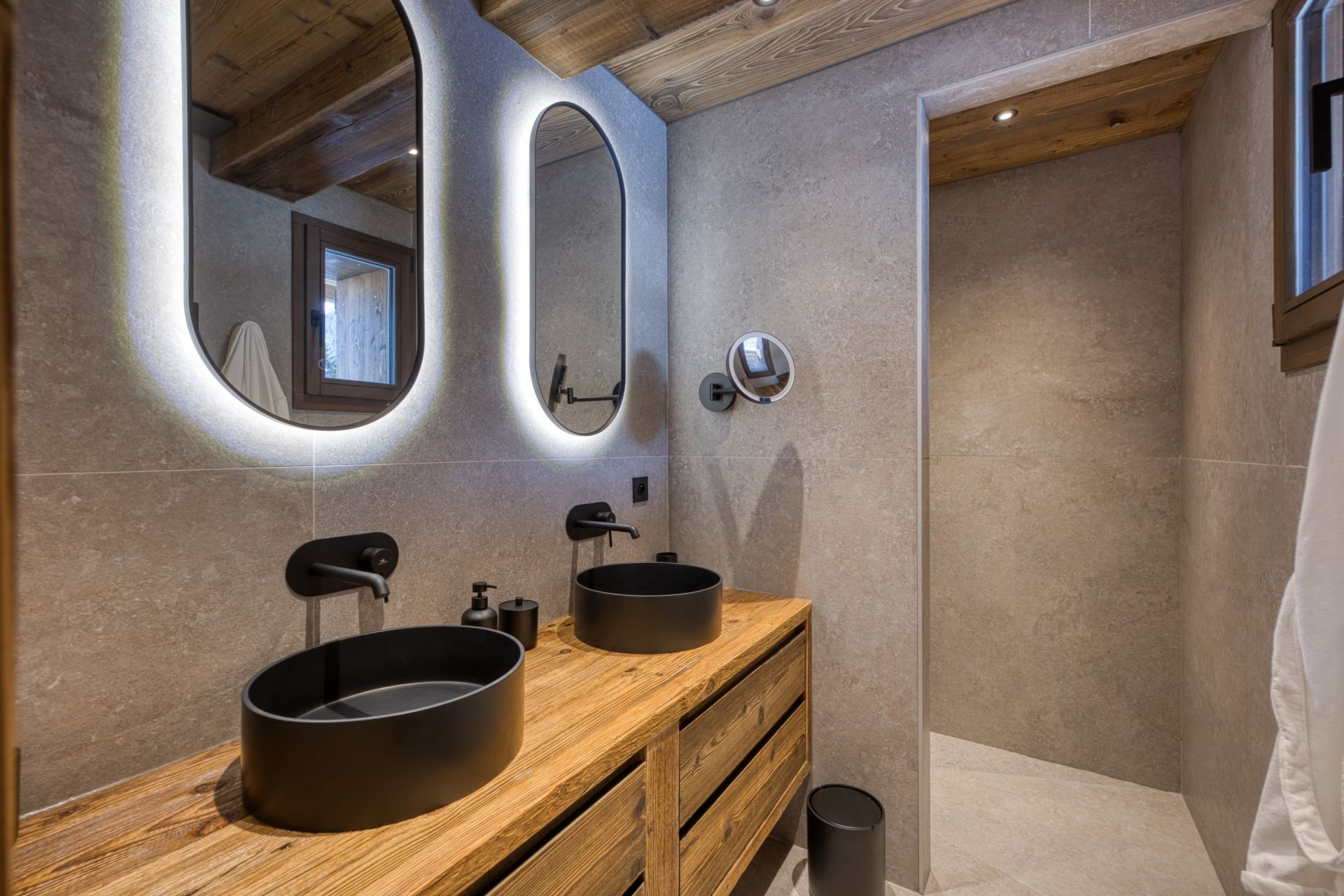 luxury chalet 8 Rooms for seasonal rent on MEGEVE (74120)