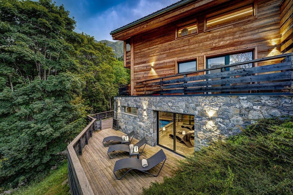 luxury chalet 12 Rooms for sale on CHAMONIX MONT BLANC (74400)