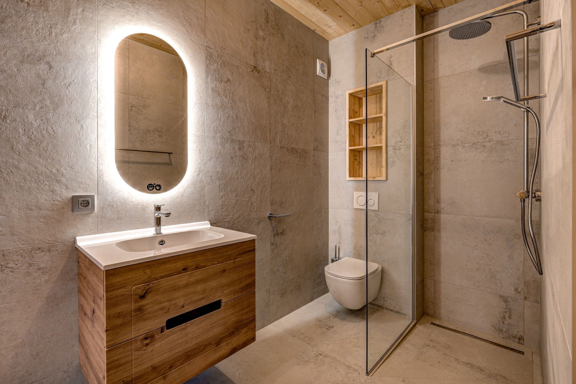 luxury chalet 7 Rooms for sale on ARGENTIERE (74400)