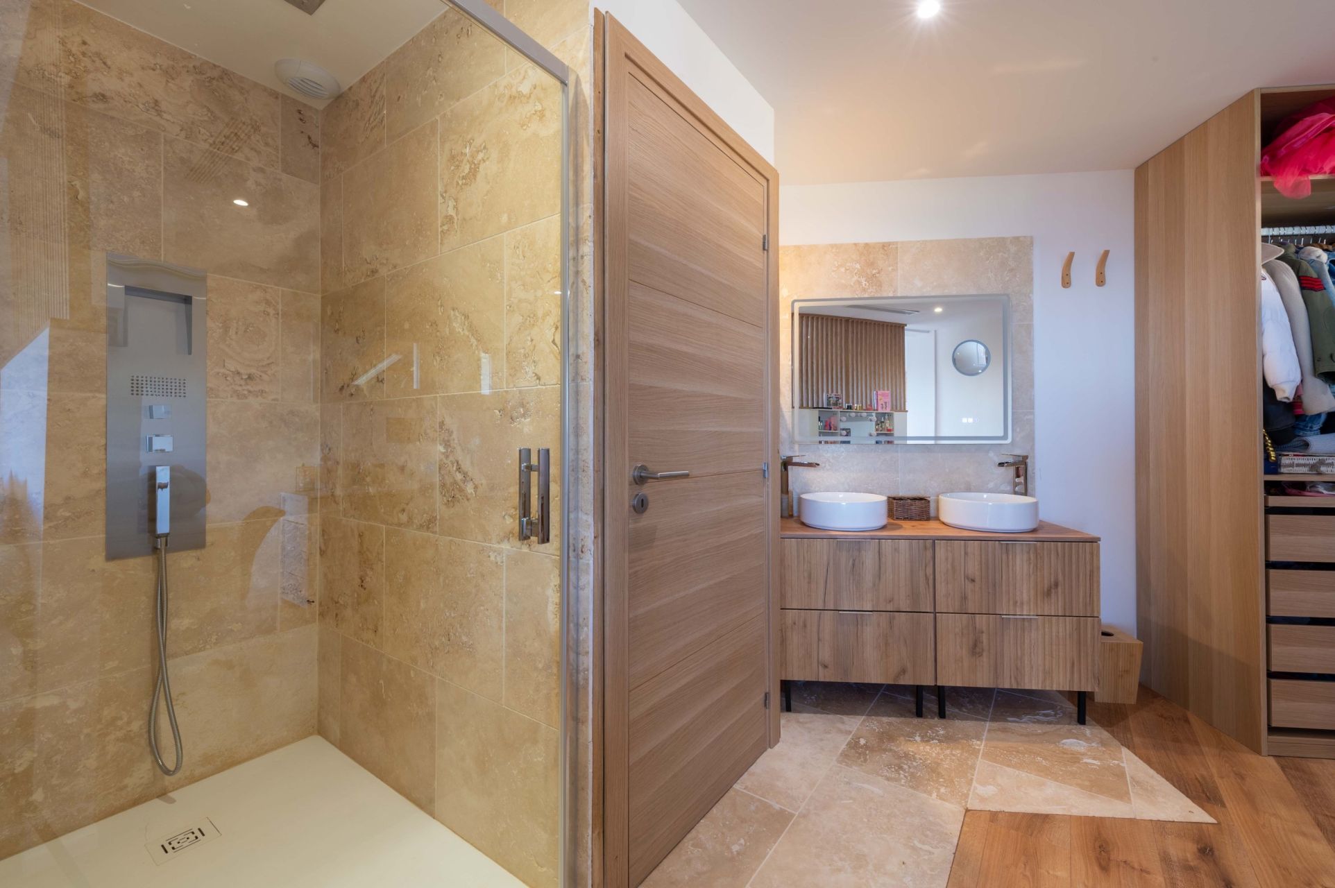 luxury villa 6 Rooms for sale on LE GOLFE JUAN (06220)