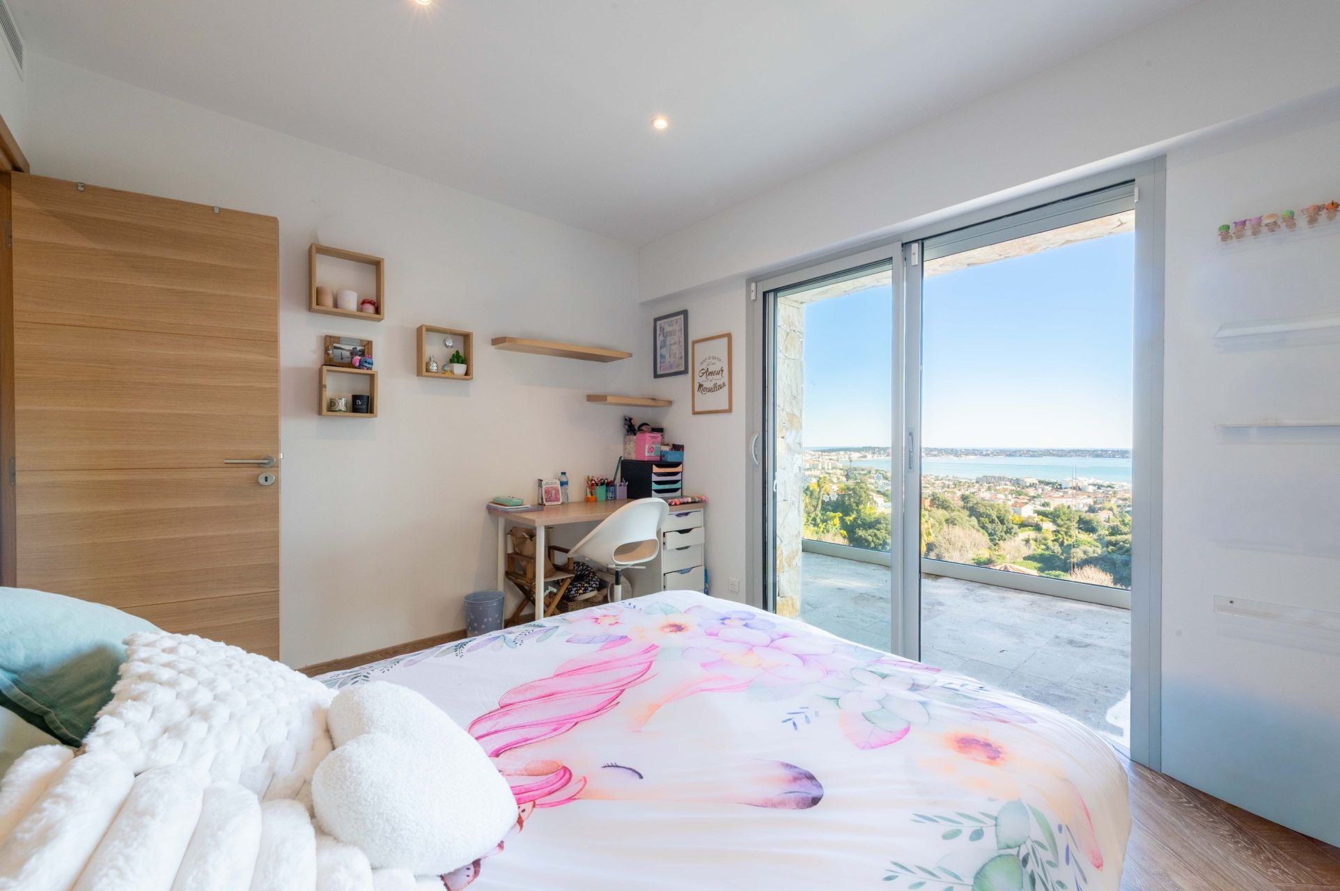luxury villa 6 Rooms for sale on LE GOLFE JUAN (06220)