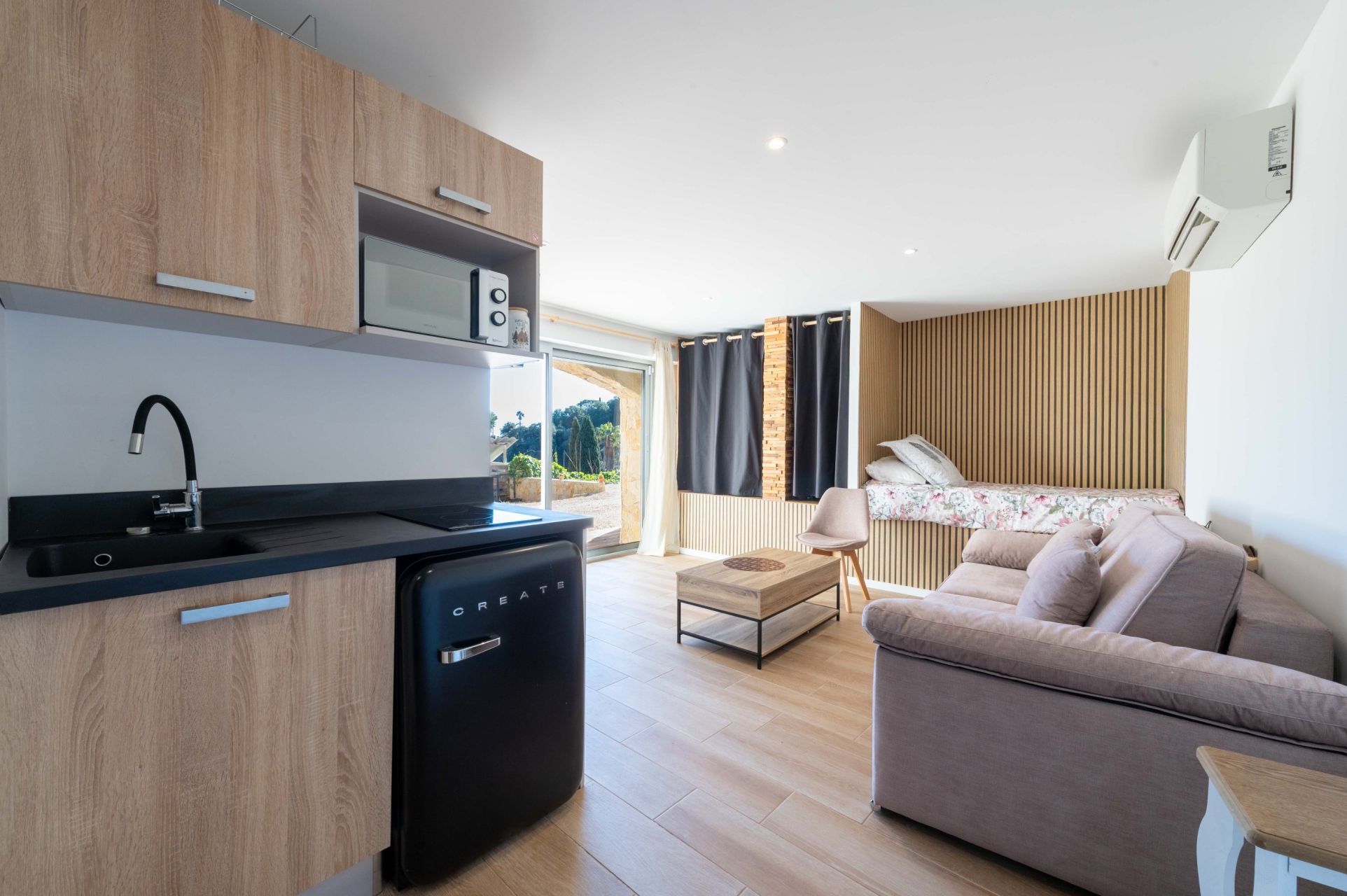 luxury villa 6 Rooms for sale on LE GOLFE JUAN (06220)