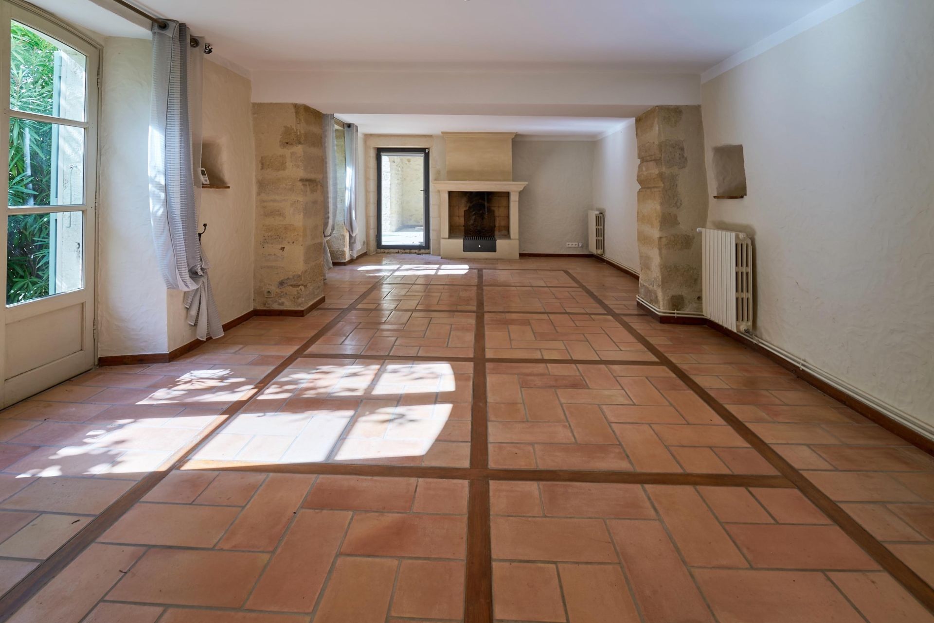 mas 8 Rooms for sale on UZES (30700)