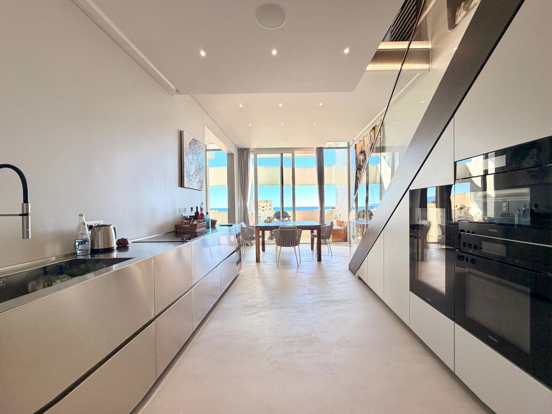 luxury duplex 4 Rooms for sale on MONACO (98000)
