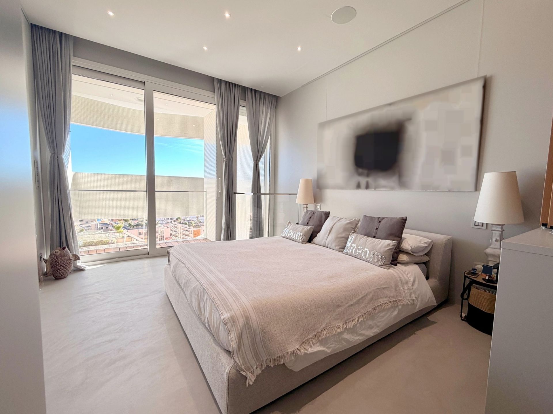 luxury duplex 4 Rooms for sale on MONACO (98000)