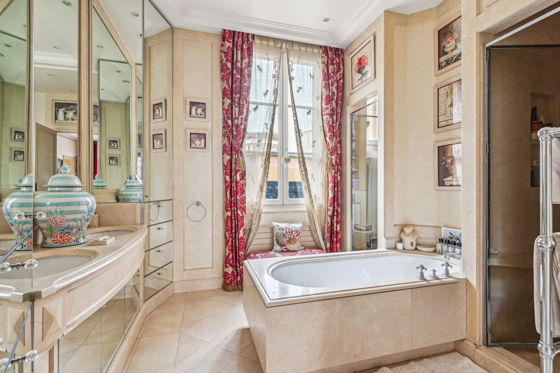 hôtel particulier 14 Pièces en vente sur PARIS (75016)