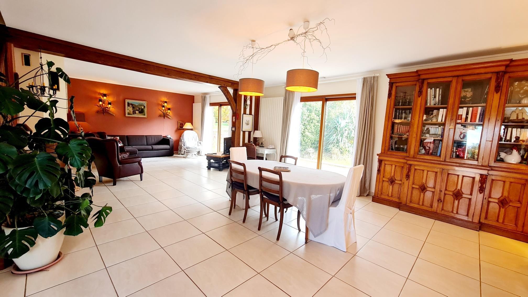 luxury house 8 Rooms for sale on PONT L EVEQUE (14130)