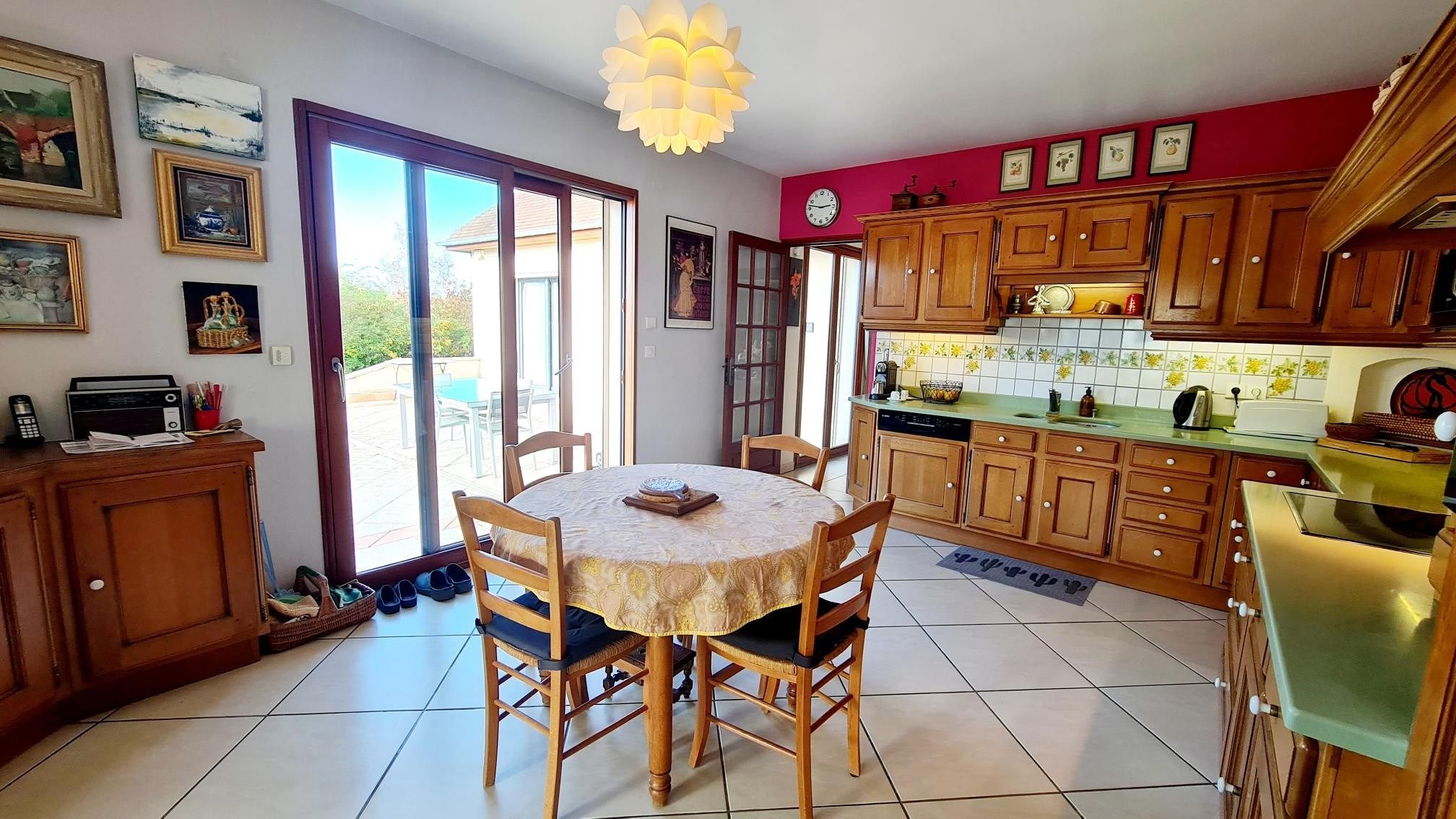 luxury house 8 Rooms for sale on PONT L EVEQUE (14130)