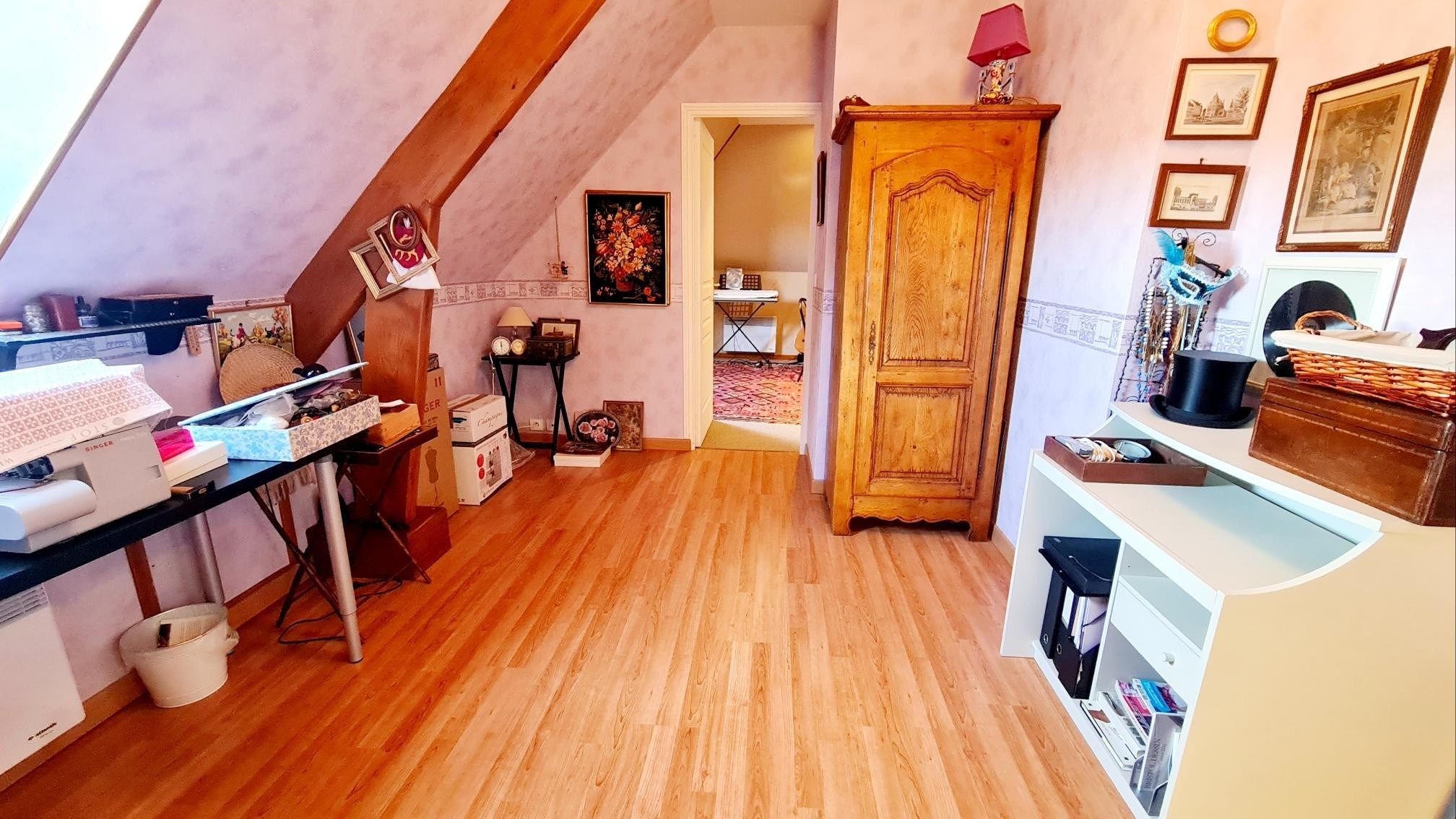 luxury house 8 Rooms for sale on PONT L EVEQUE (14130)