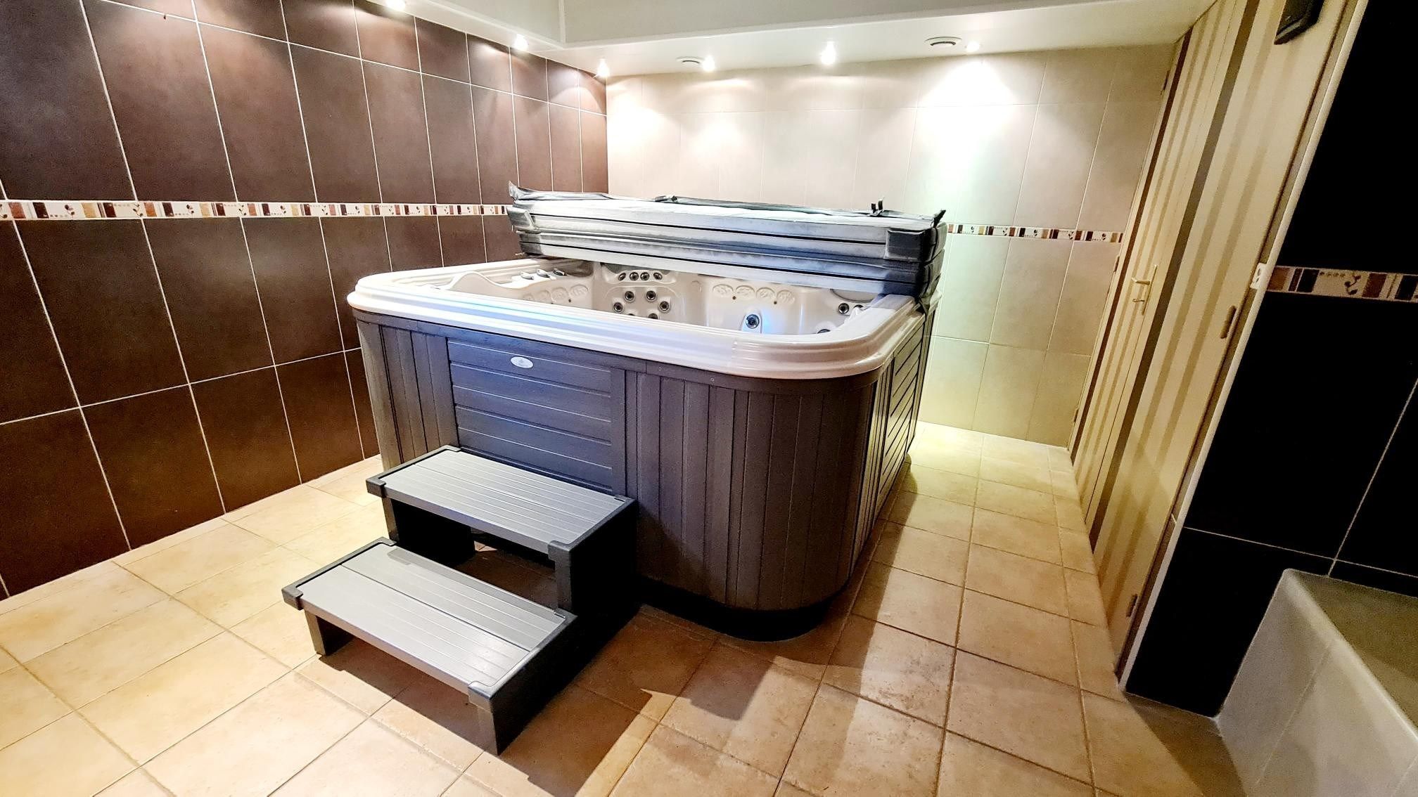 luxury house 8 Rooms for sale on PONT L EVEQUE (14130)