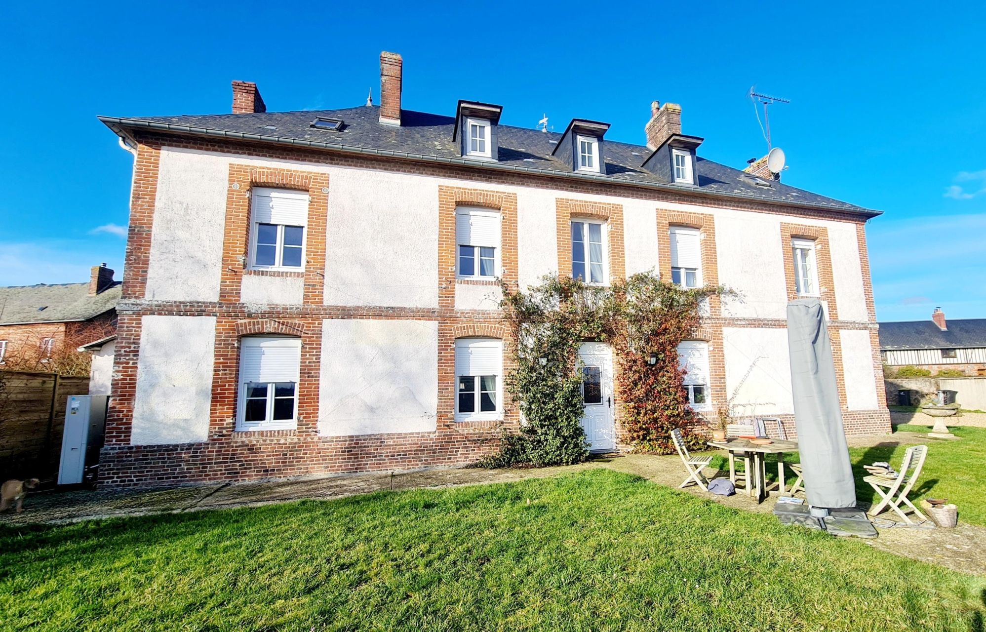 luxury house 8 Rooms for sale on PIENCOURT (27230)
