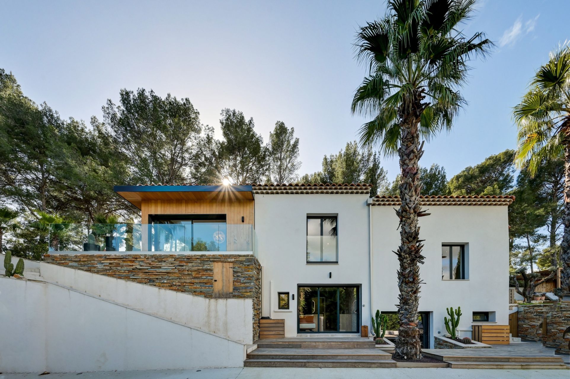 luxury house 8 Rooms for sale on CASSIS (13260)