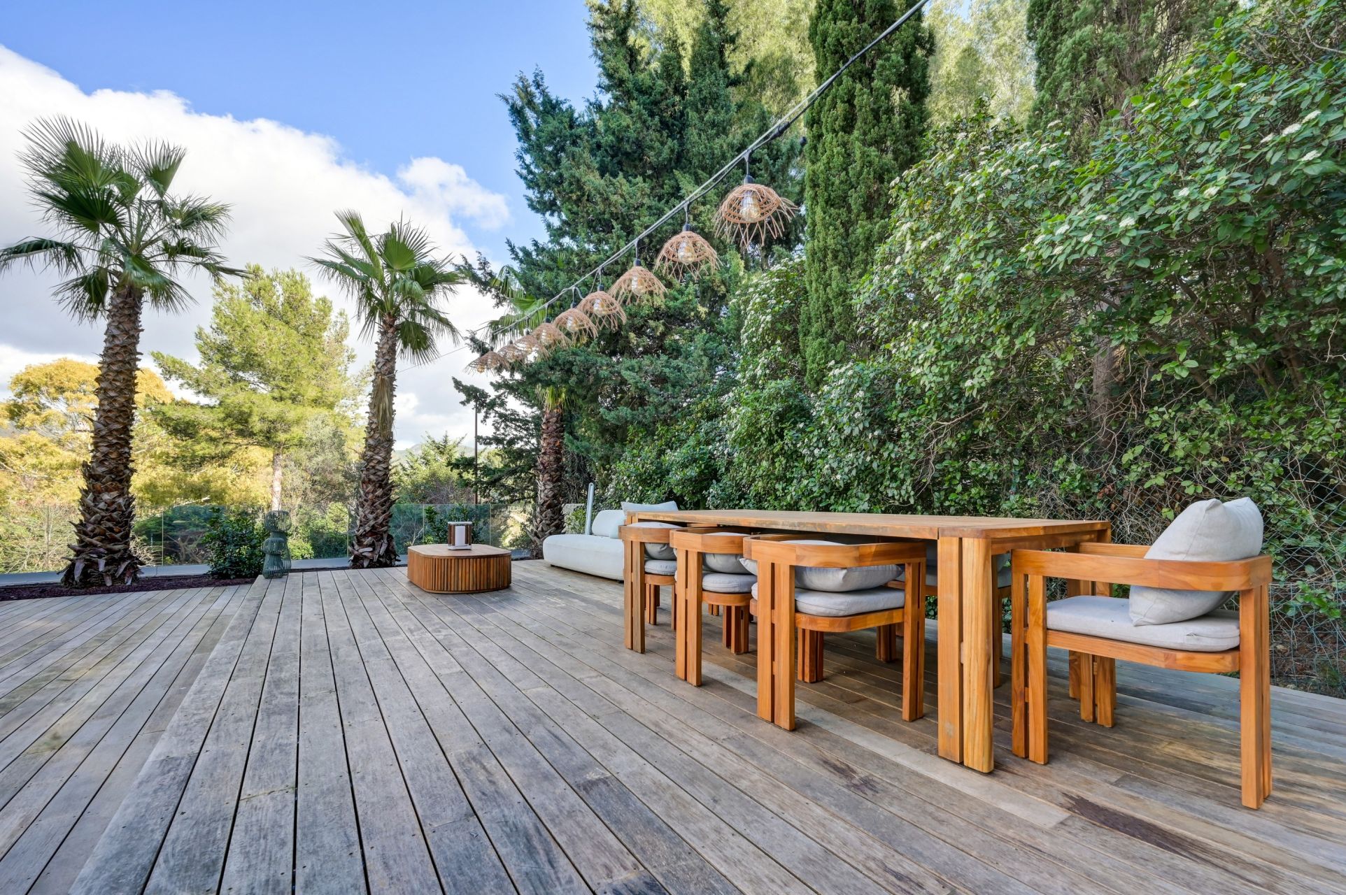 luxury house 8 Rooms for sale on CASSIS (13260)
