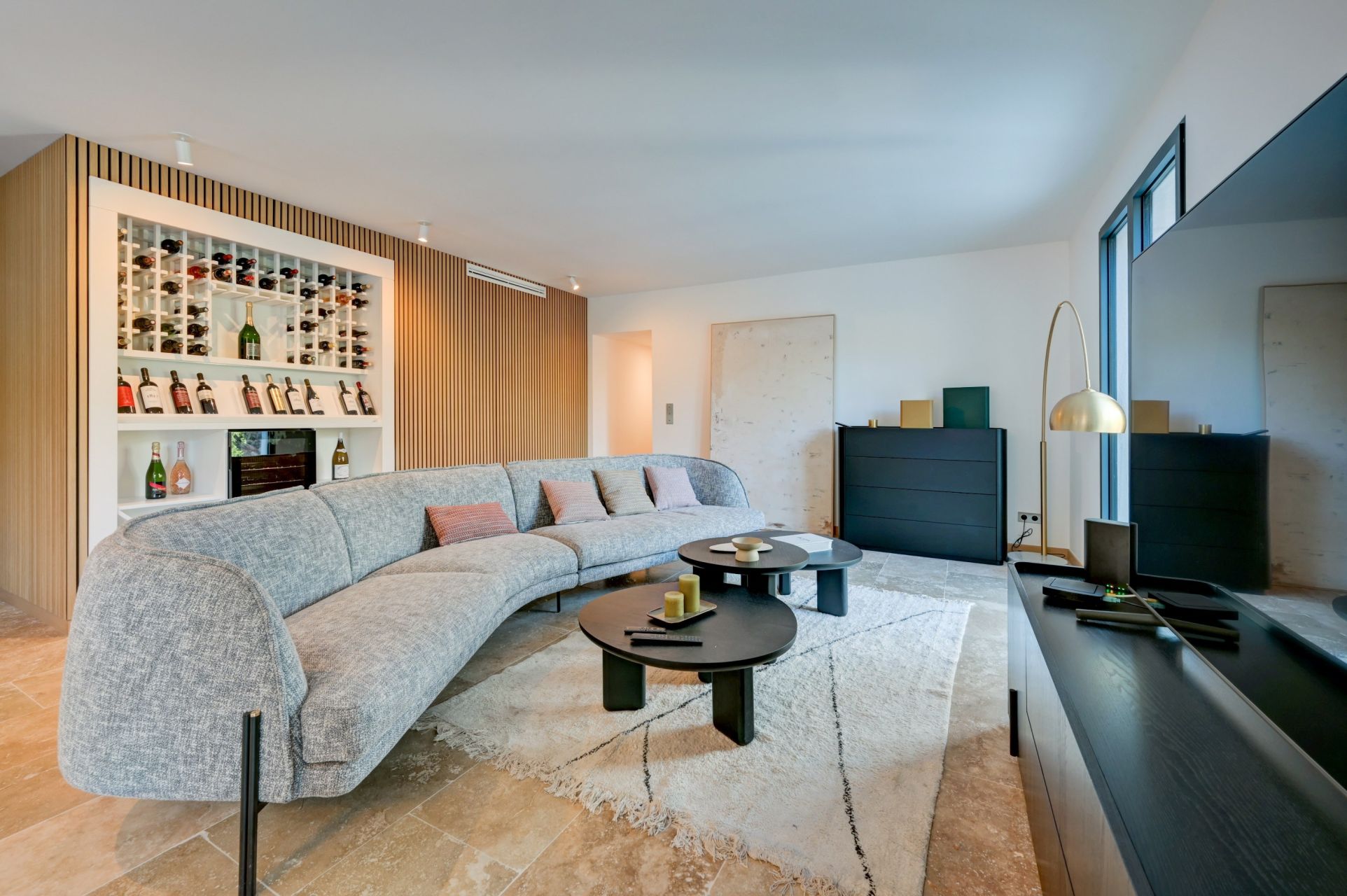 luxury house 8 Rooms for sale on CASSIS (13260)